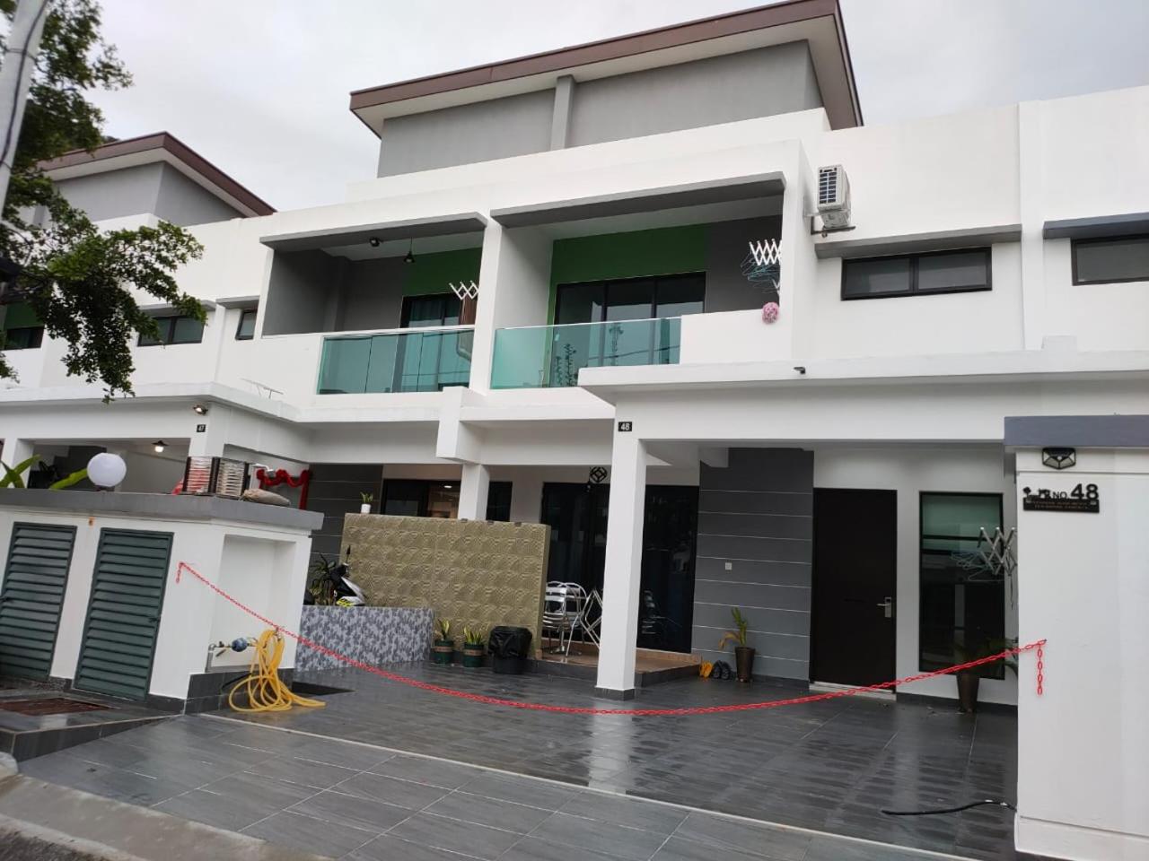 Four-Bedroom House photo 1