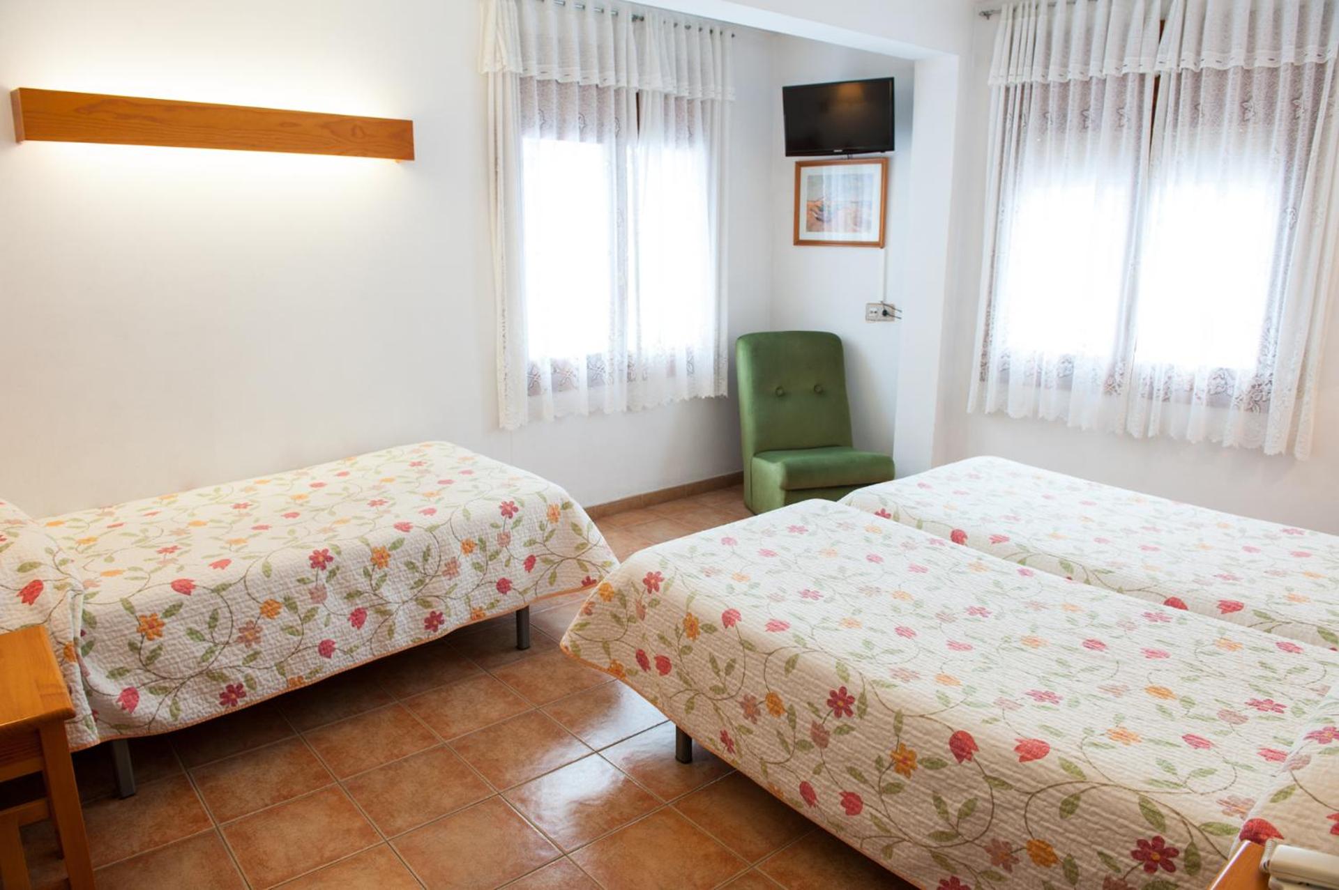 Double Room with Extra Bed photo 2