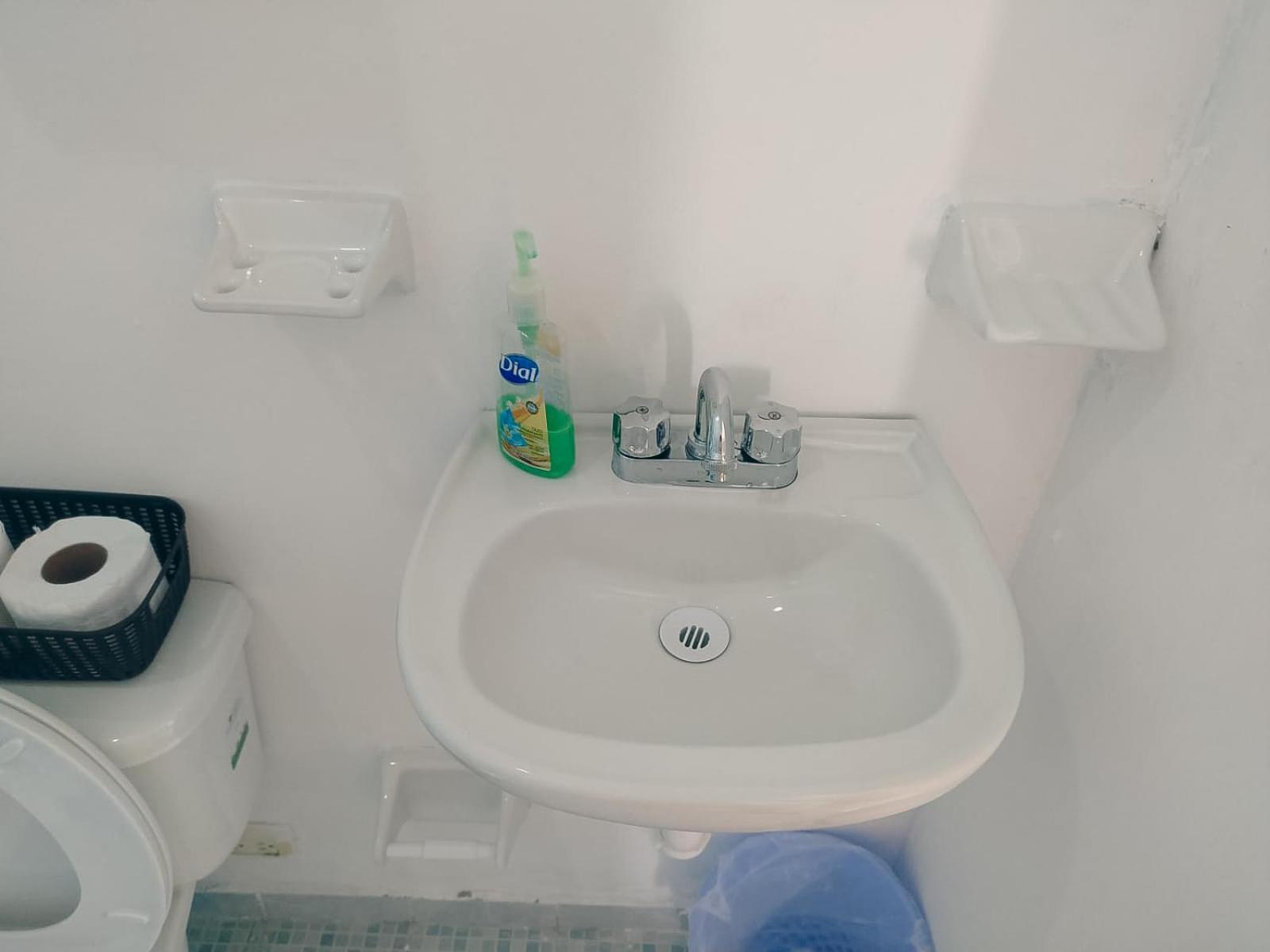 Double Room with Private Bathroom - Photo 24