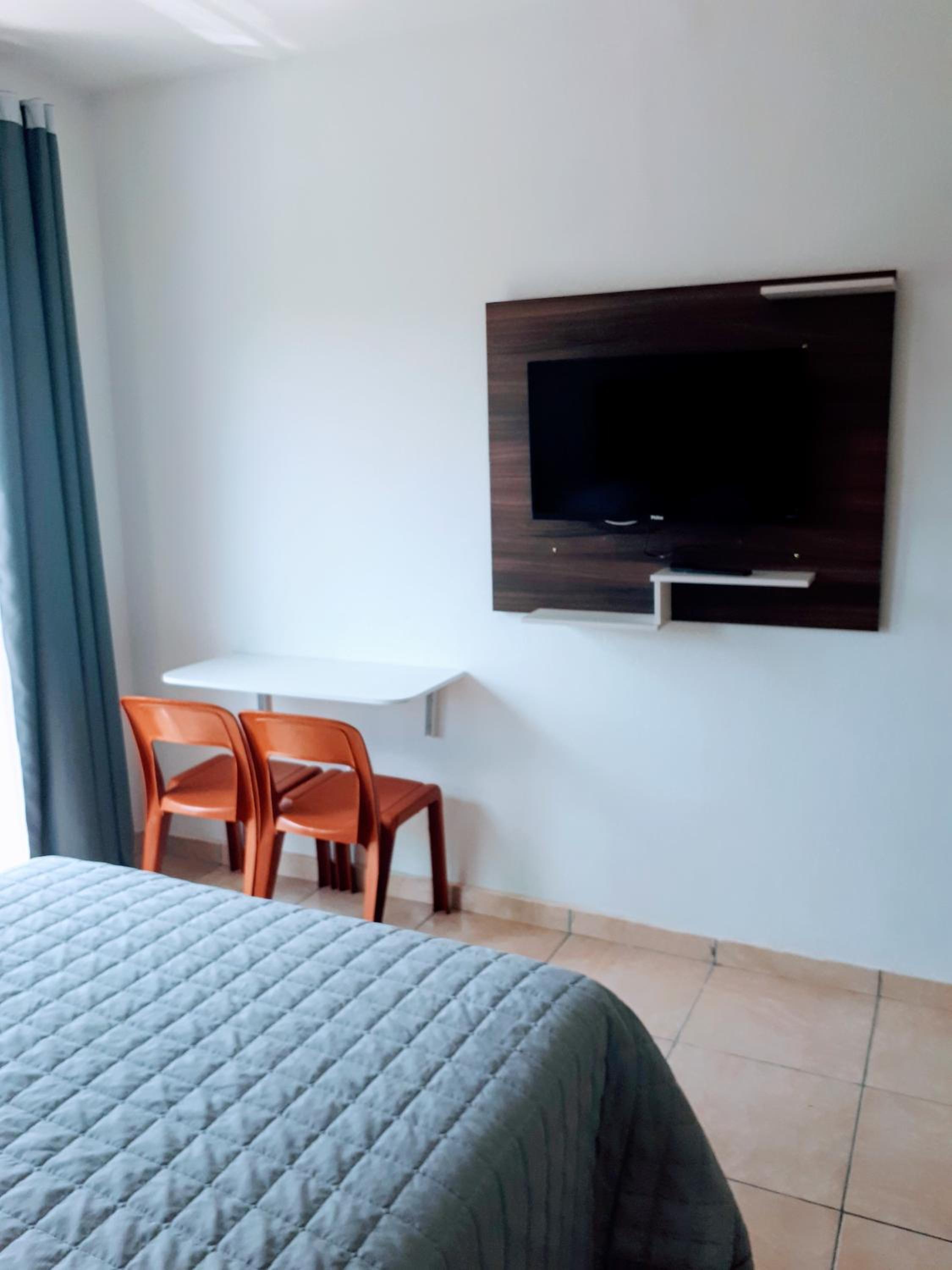 Deluxe Double Room with Balcony - Photo 4