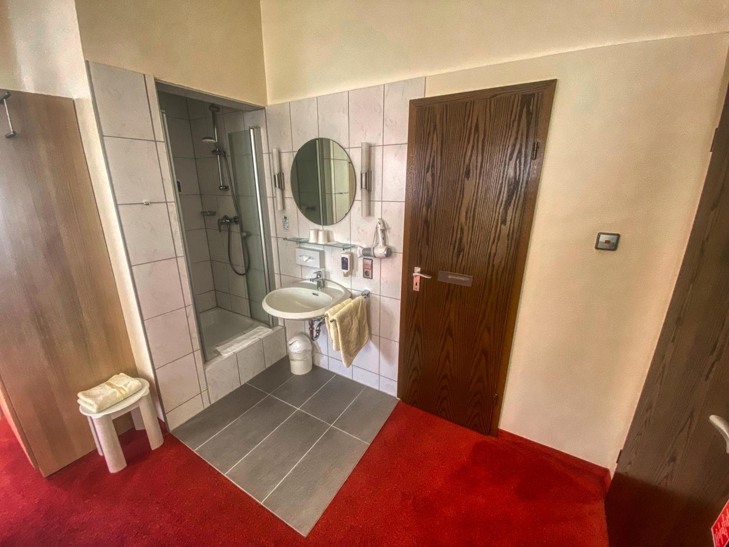 Economy Double Room - Photo 7