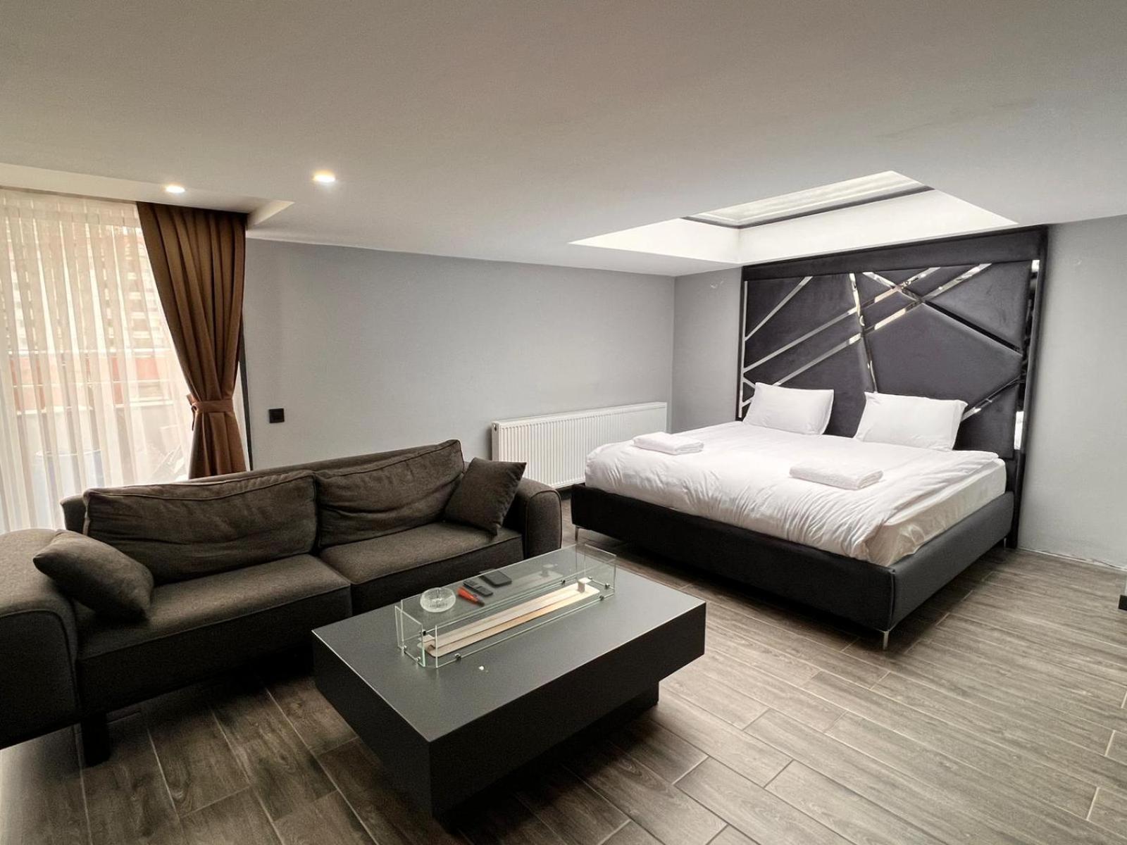 Superior King Suite photo 3