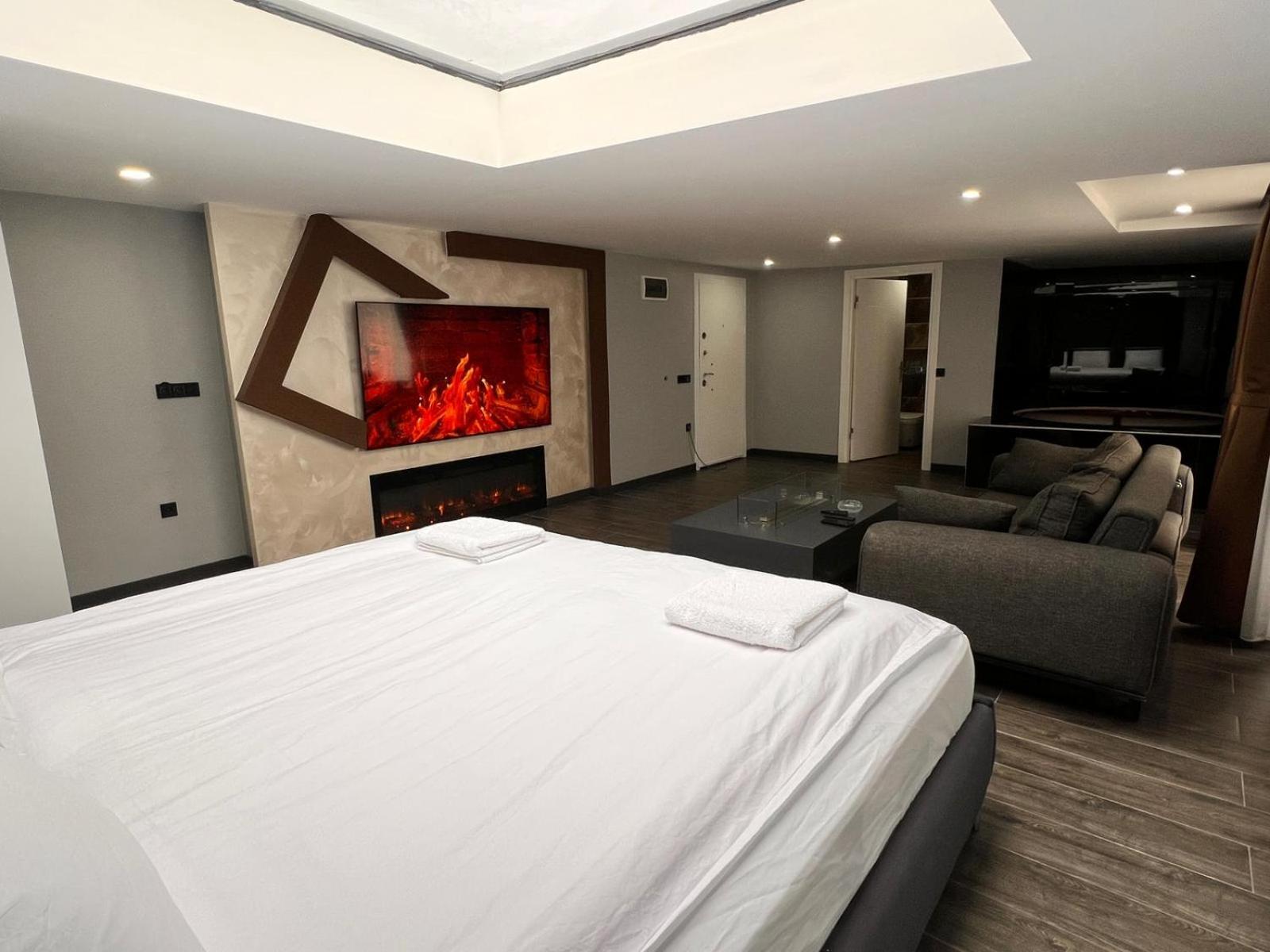 Superior King Suite photo 1