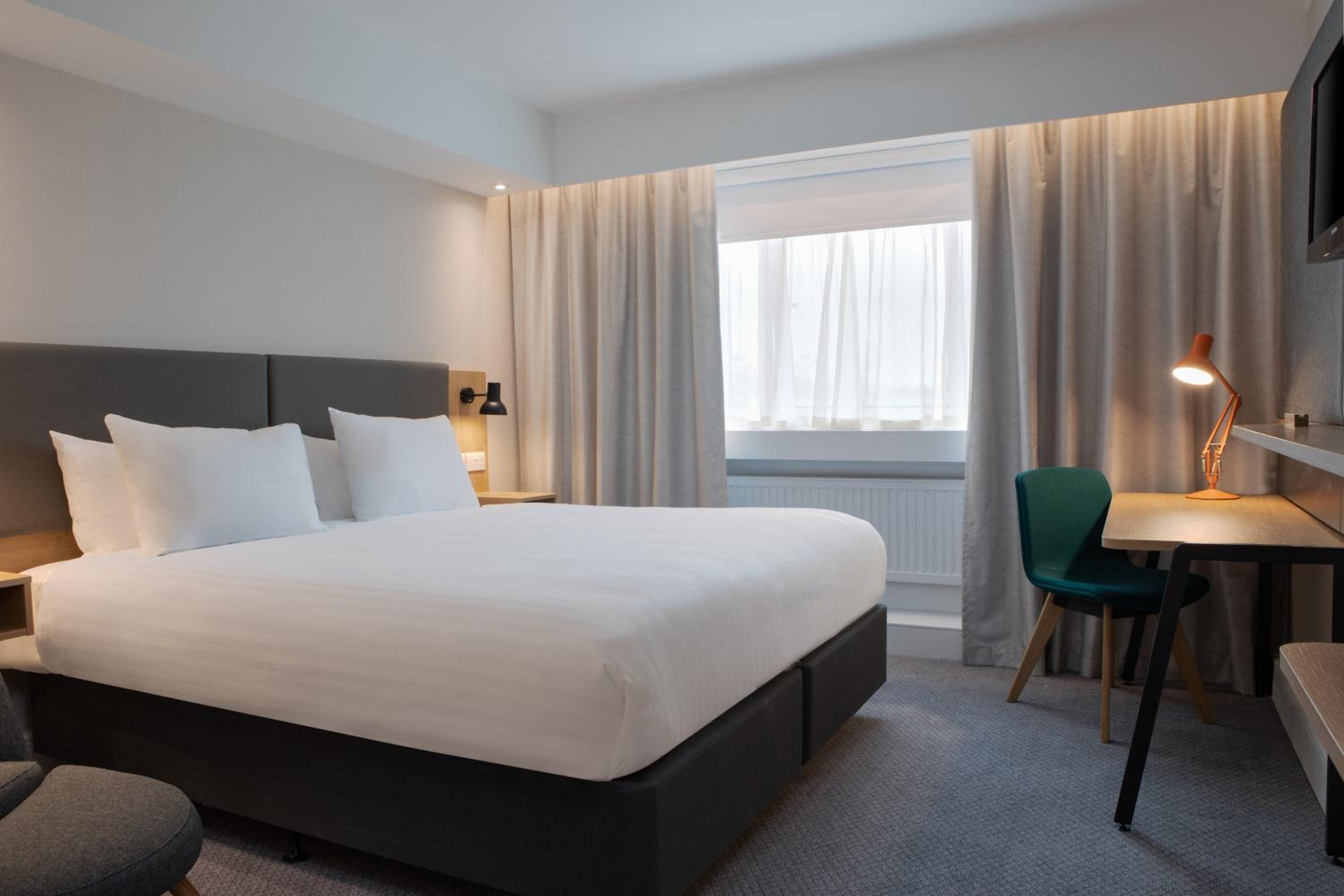 Standard King Room - Photo 7