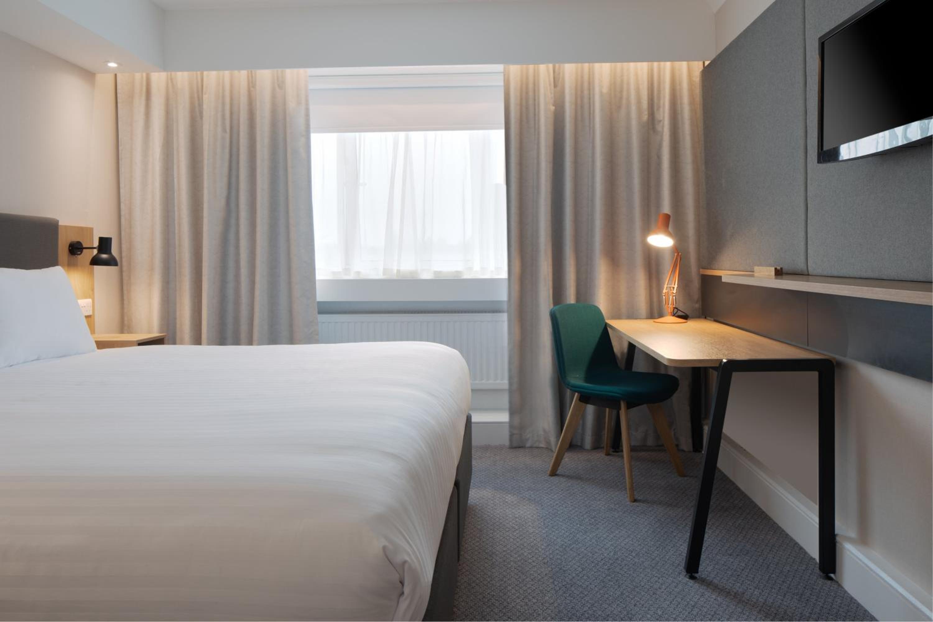 Standard King Room - Photo 6