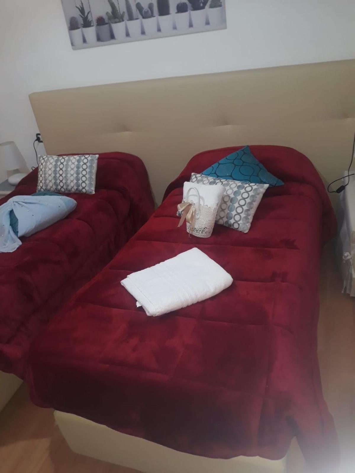 Budget Twin Room - Photo 2