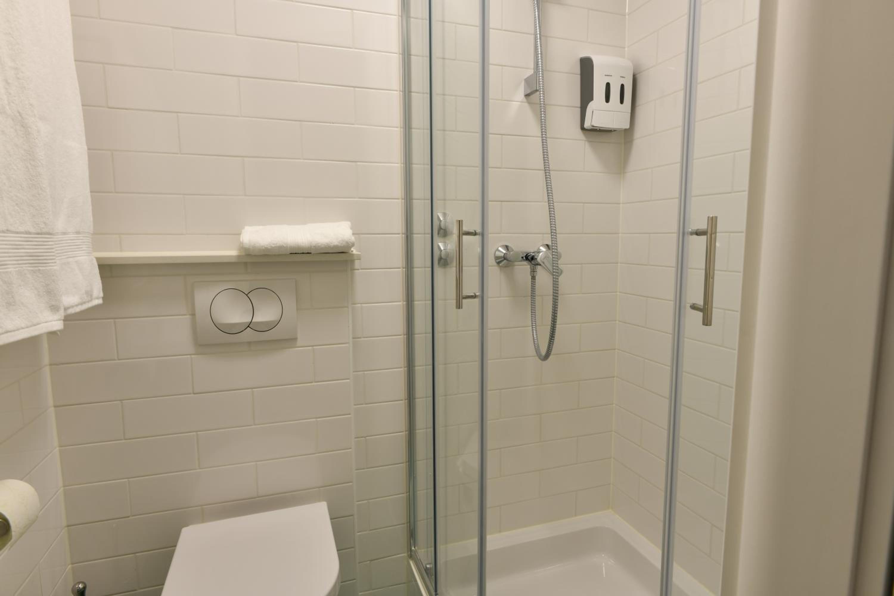 Two-Bedroom Apartment - Photo 2