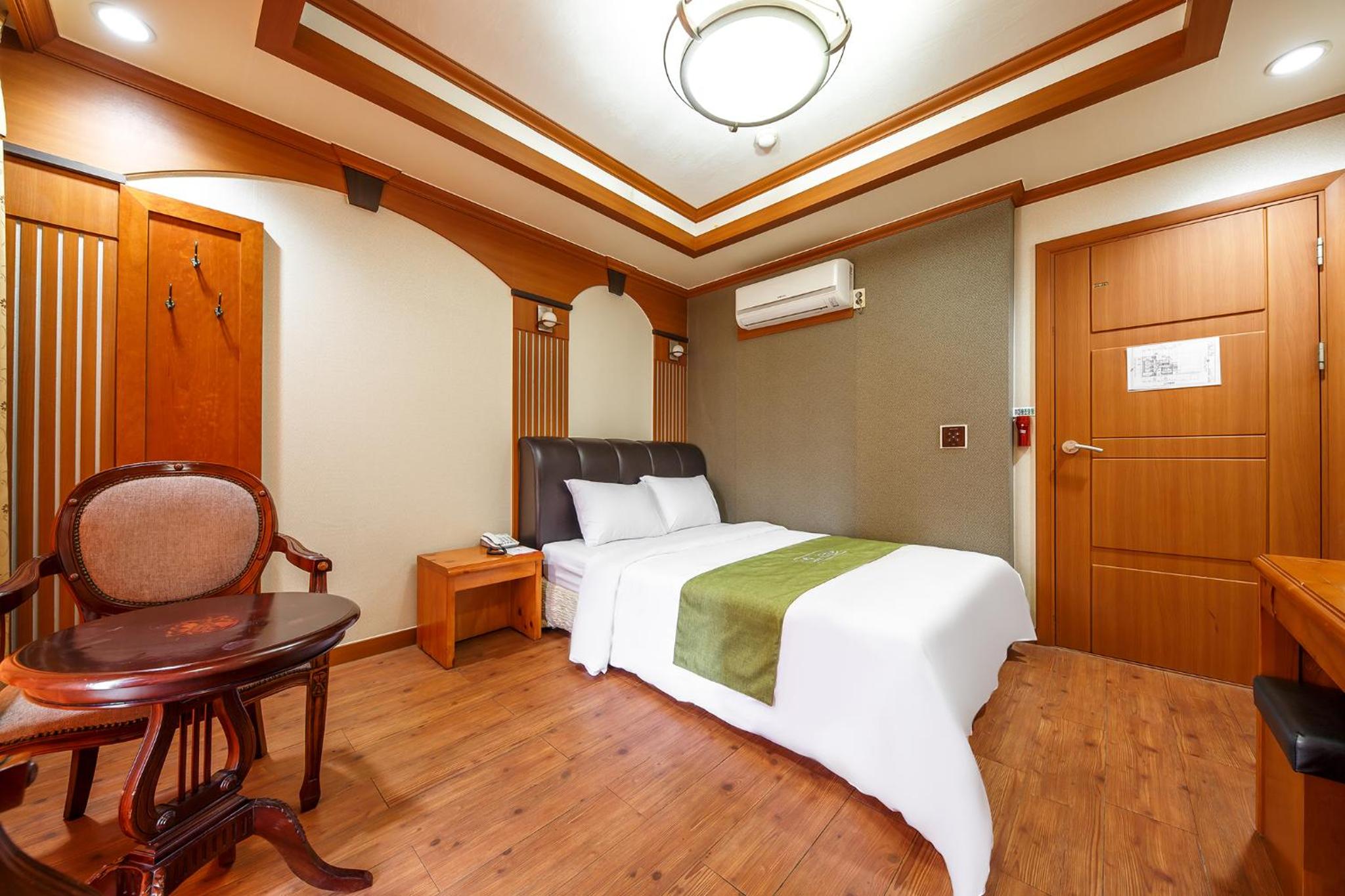 Standard Double Room photo 2