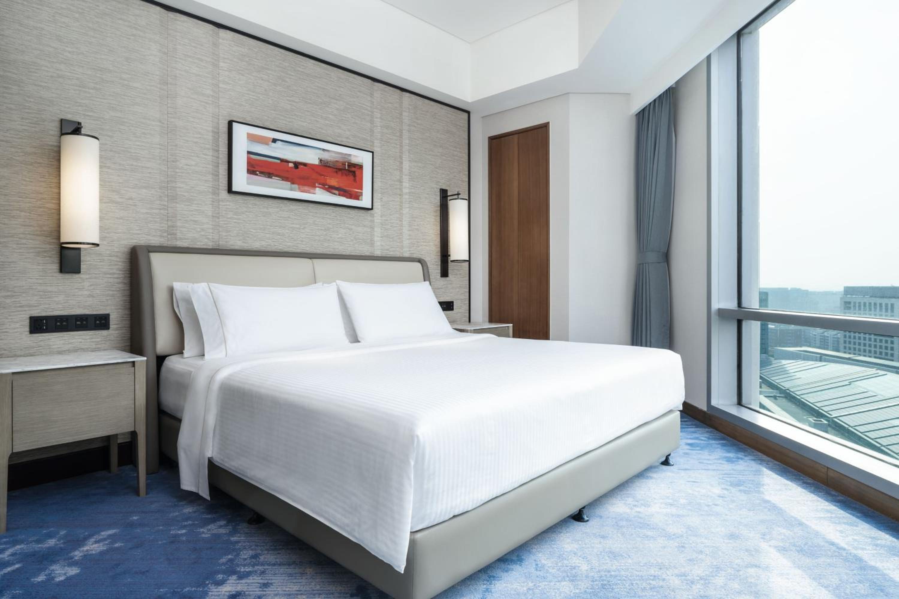 Executive Renewal King Suite