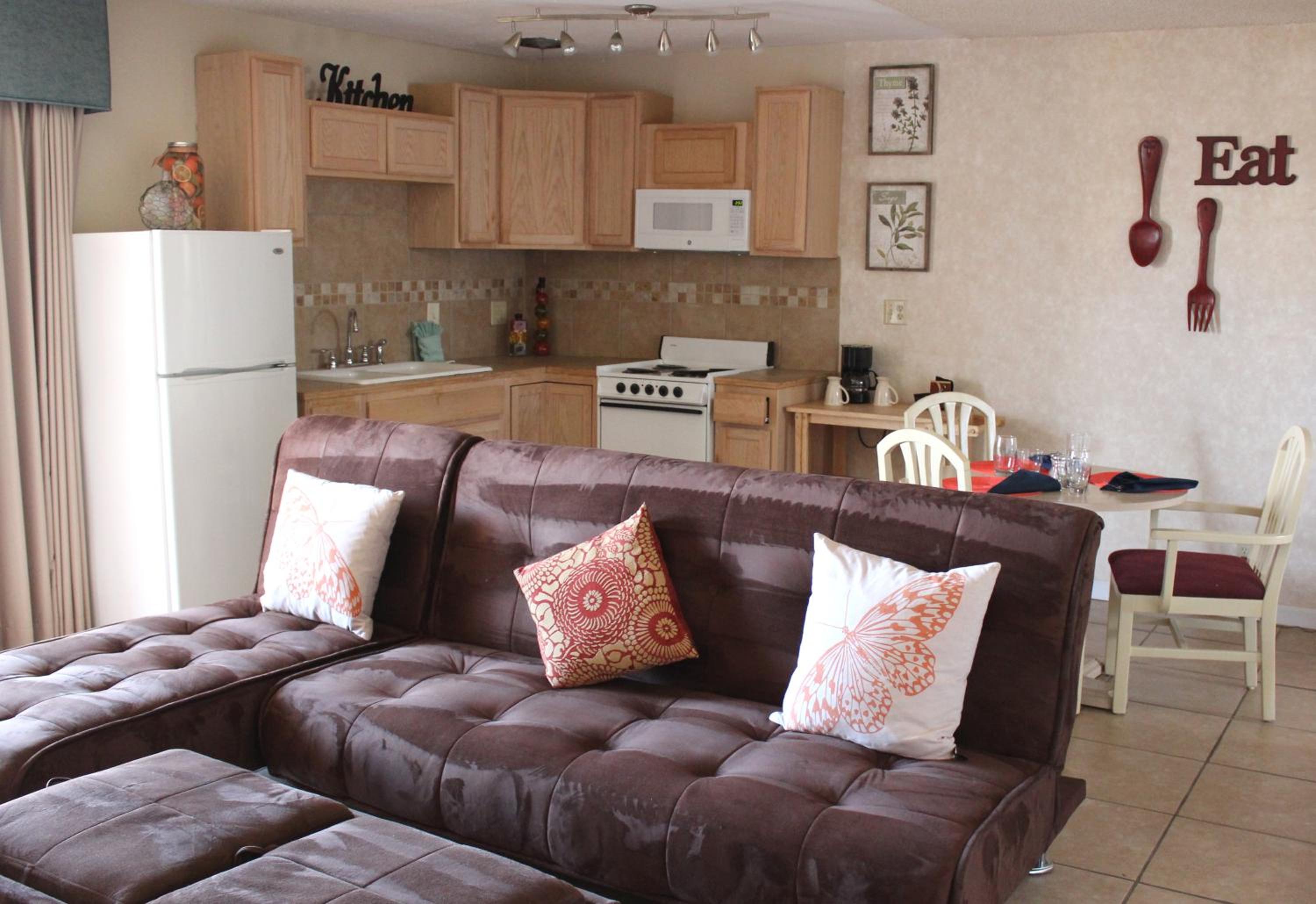 Suite - Photo 10