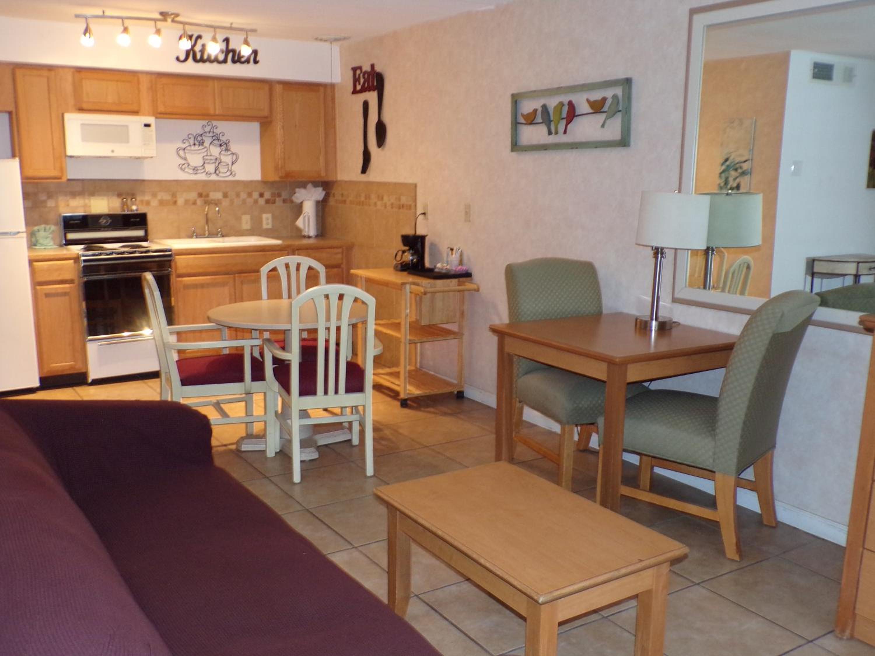 Queen Suite - Photo 5