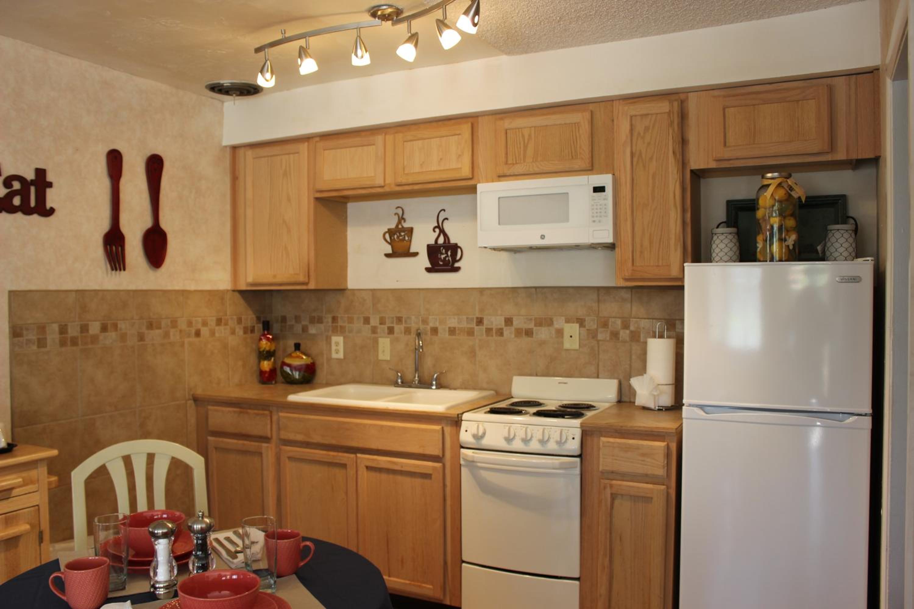 Queen Suite - Photo 3