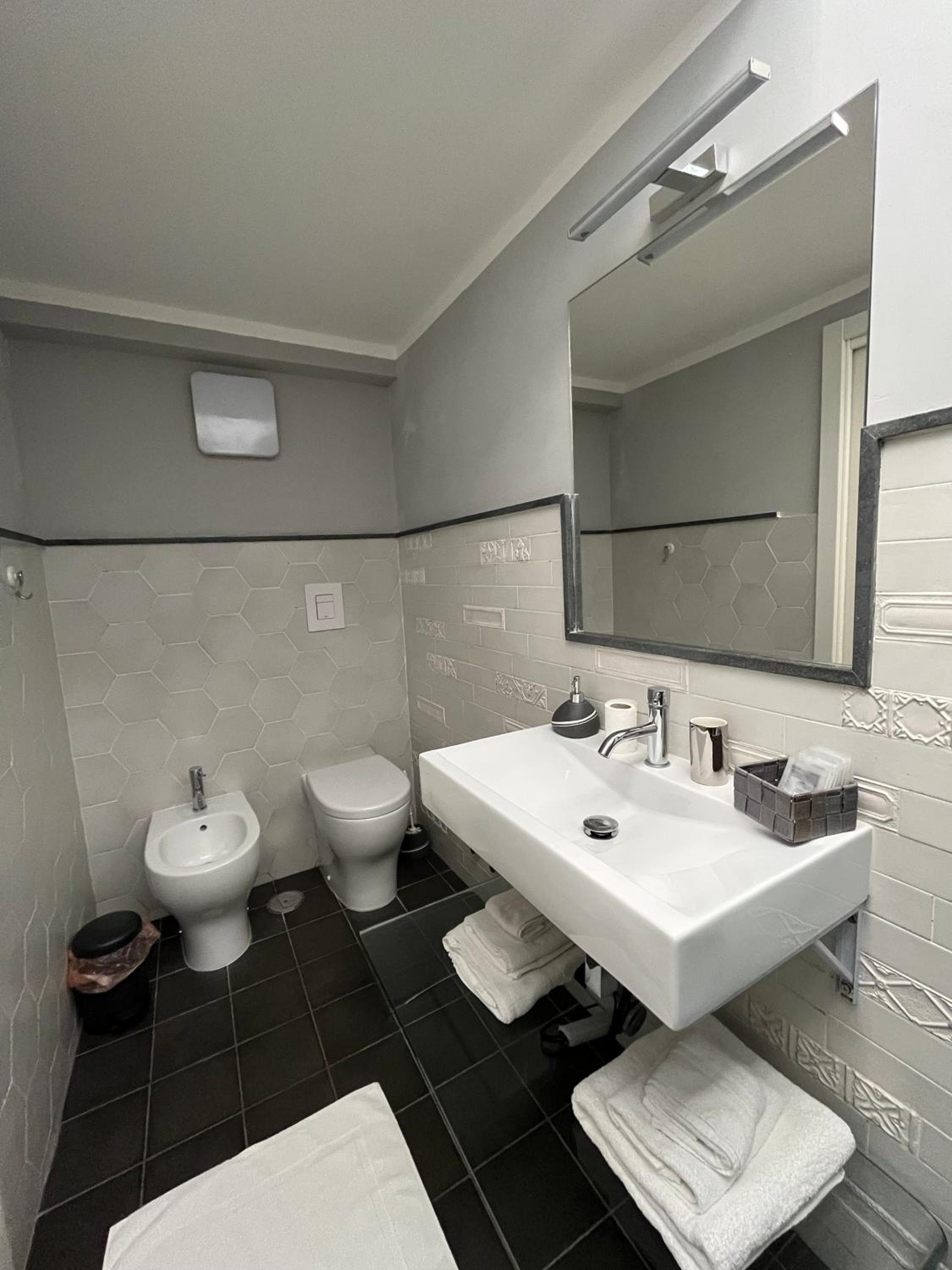 Deluxe Double Room With Extra Bed photo 2