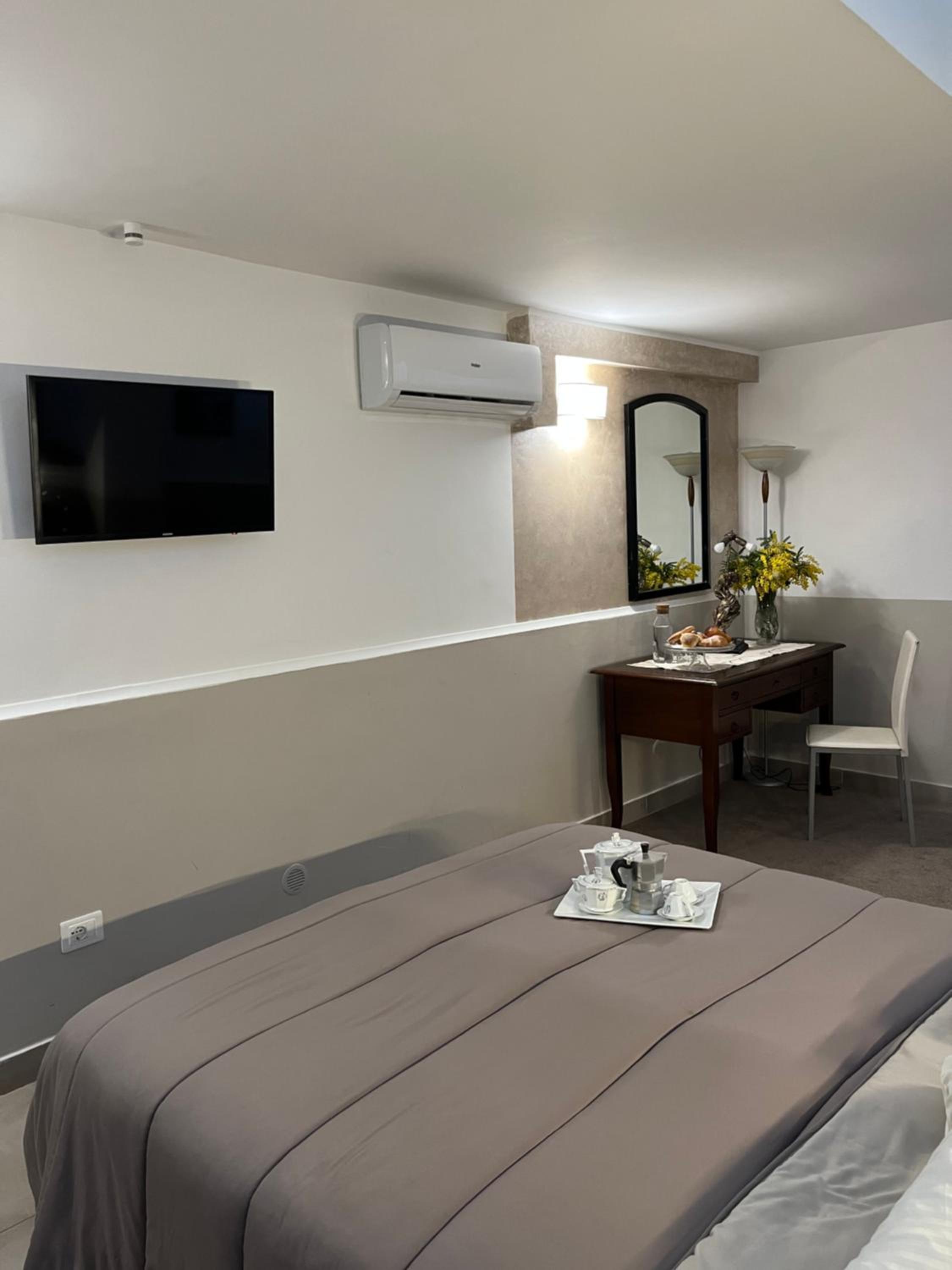 Economy Double Room photo 3