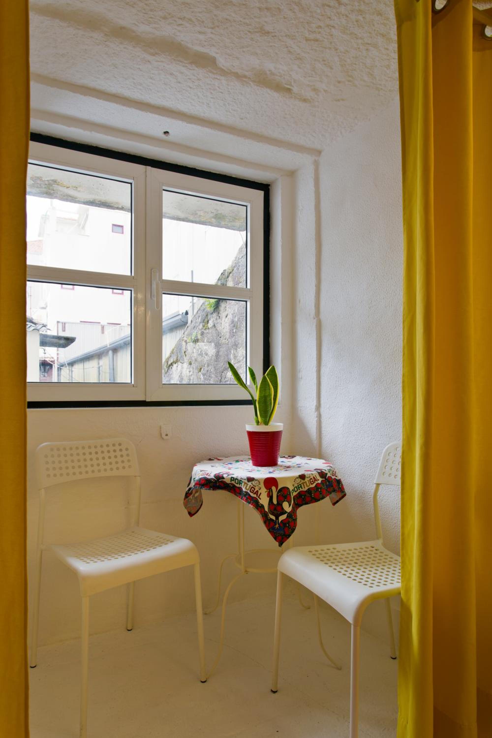 One-Bedroom Apartment - Photo 8