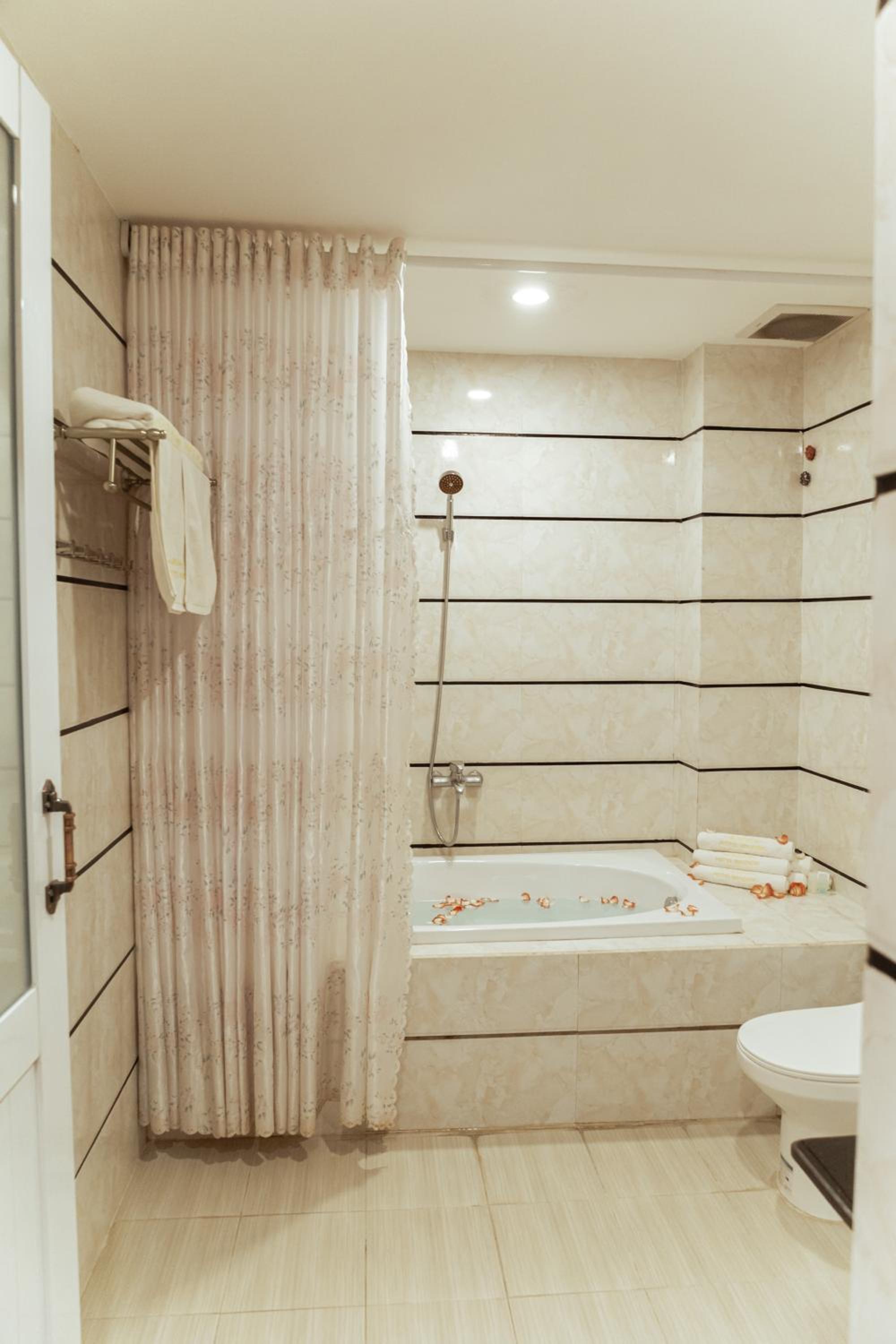 Deluxe Double Room - Photo 10