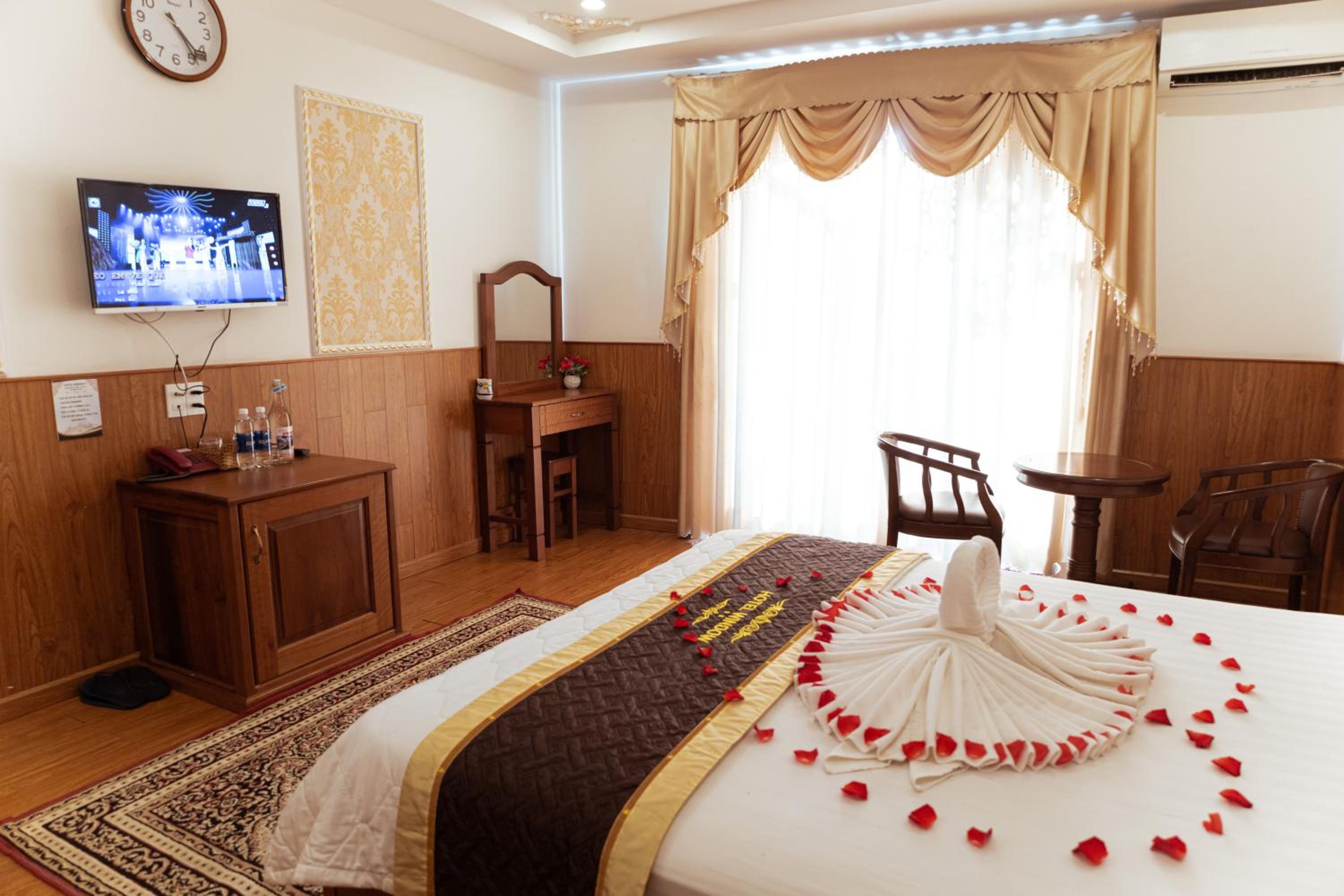 Deluxe Double Room - Photo 12