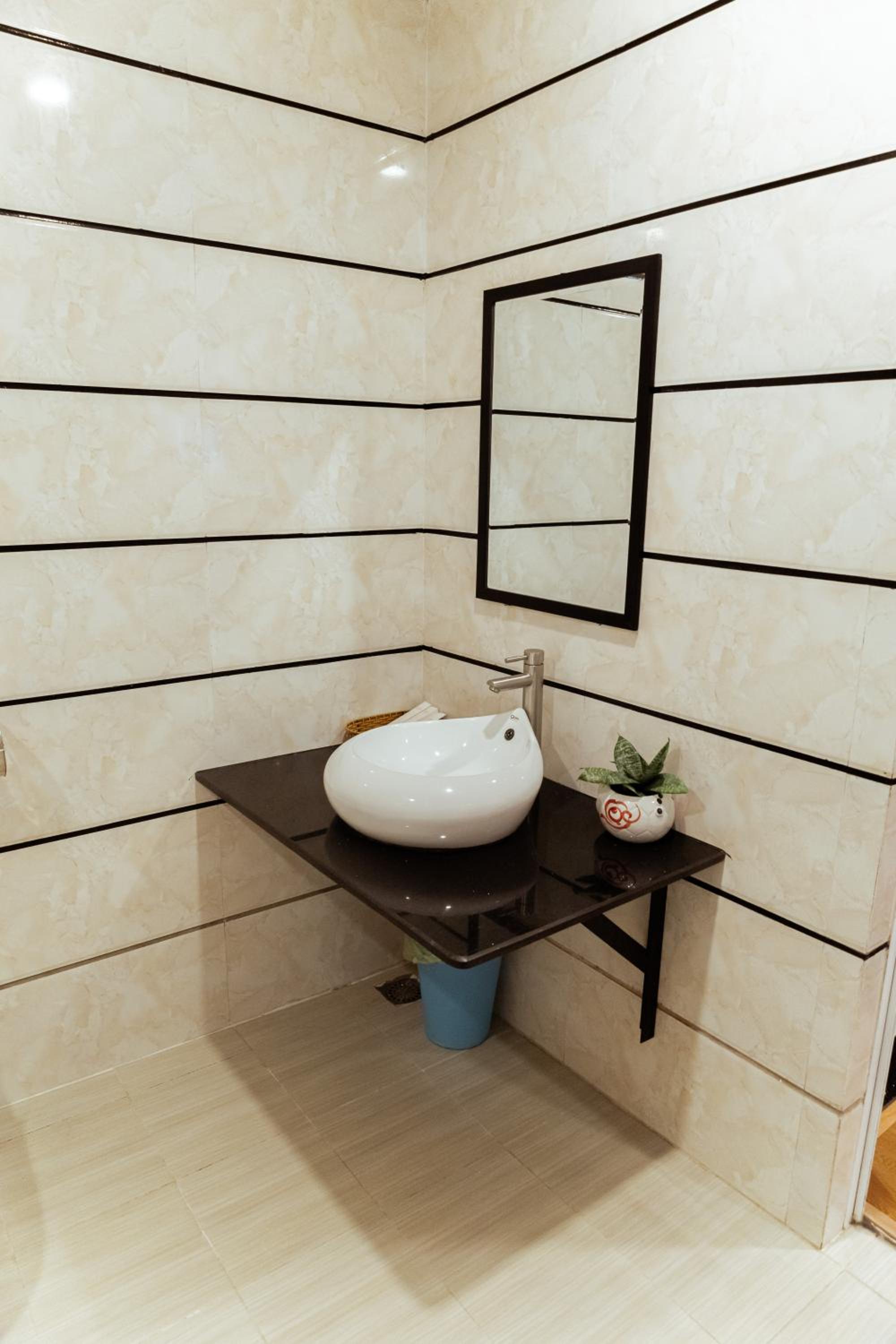 Deluxe Double Room - Photo 13
