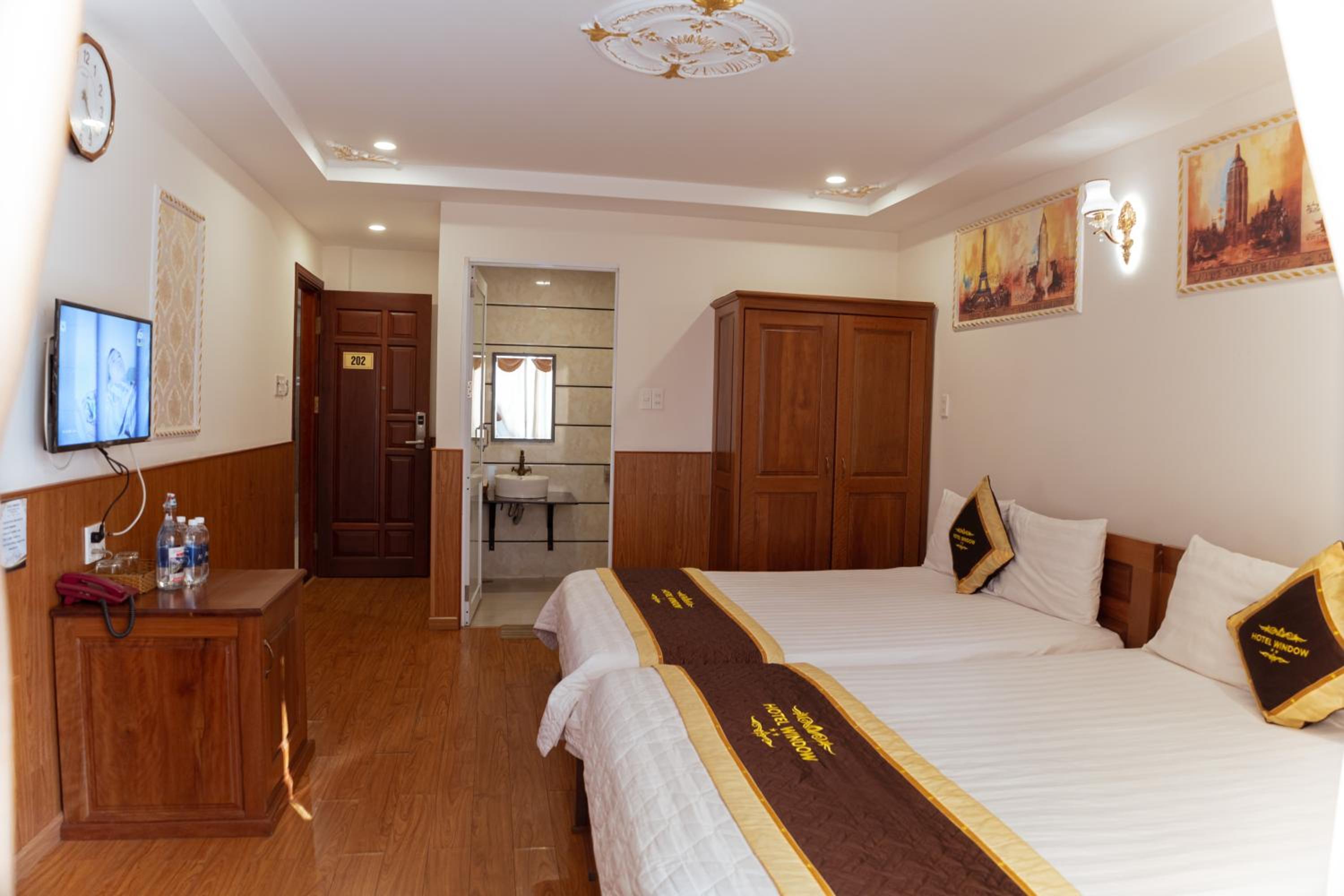 Superior Quadruple Room - Photo 11