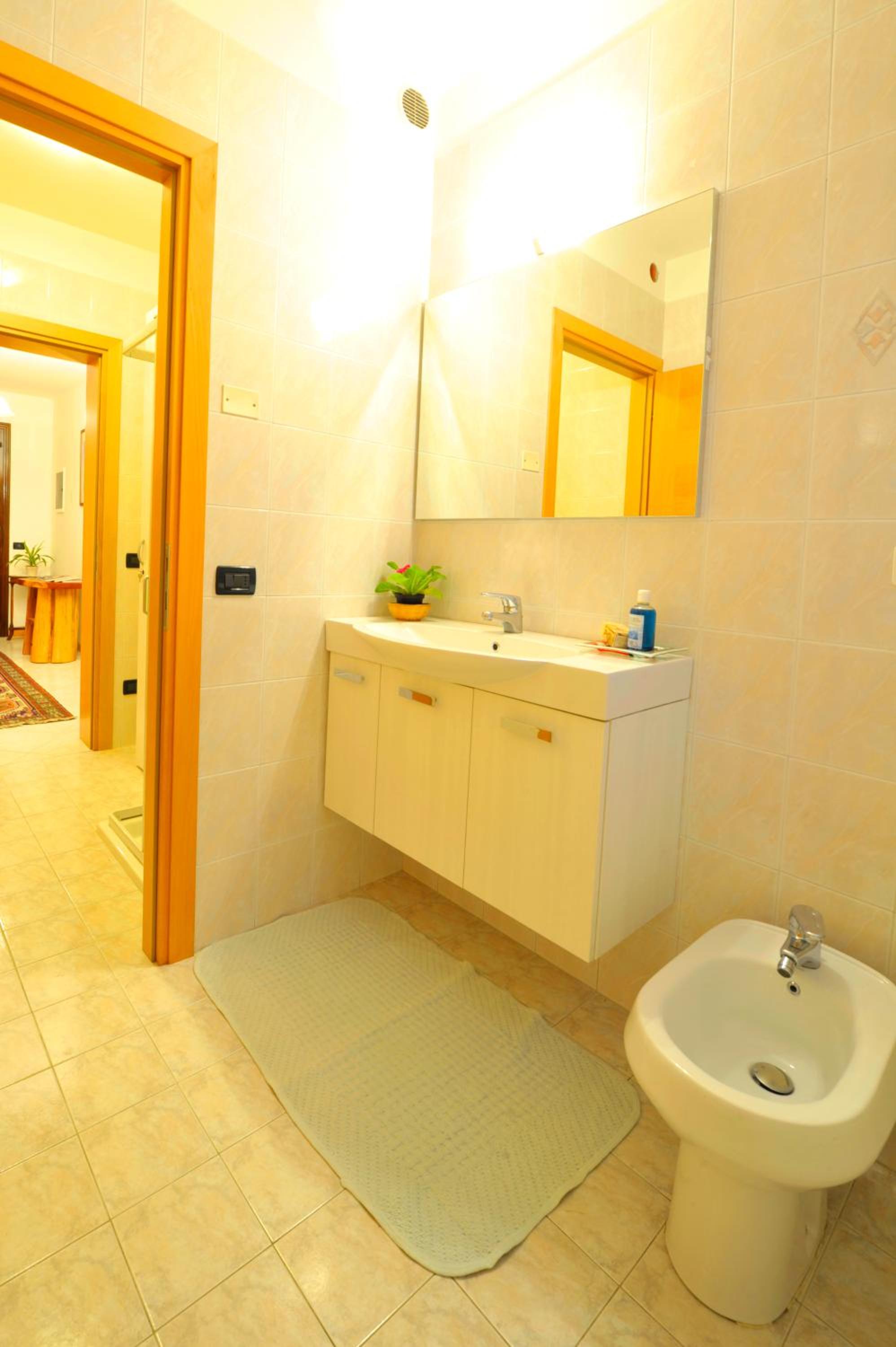 Standard Single Room with Shared Bathroom photo 3