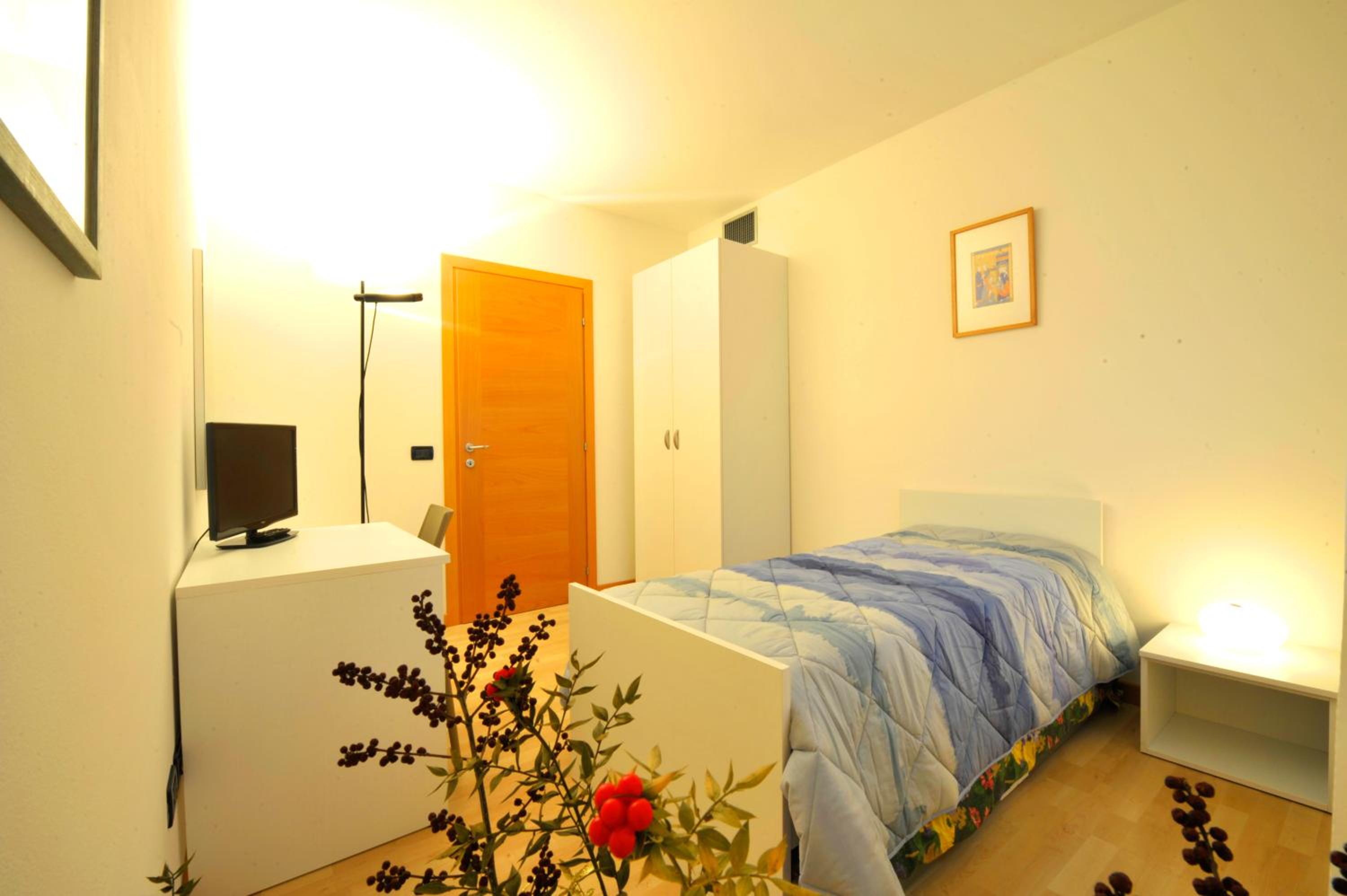 Single Room with Private External Bathroom photo 1