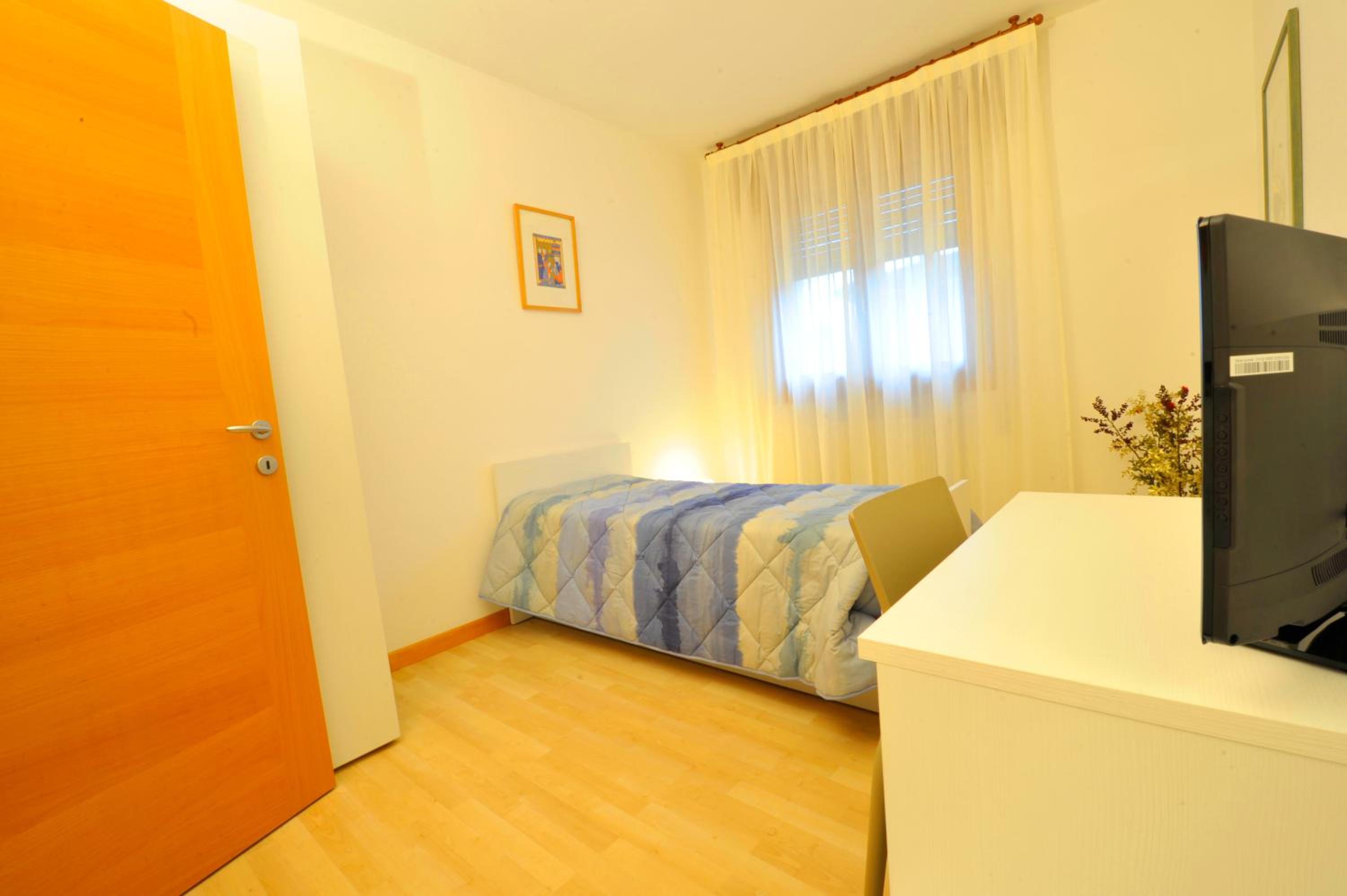 Single Room with Private External Bathroom photo 2