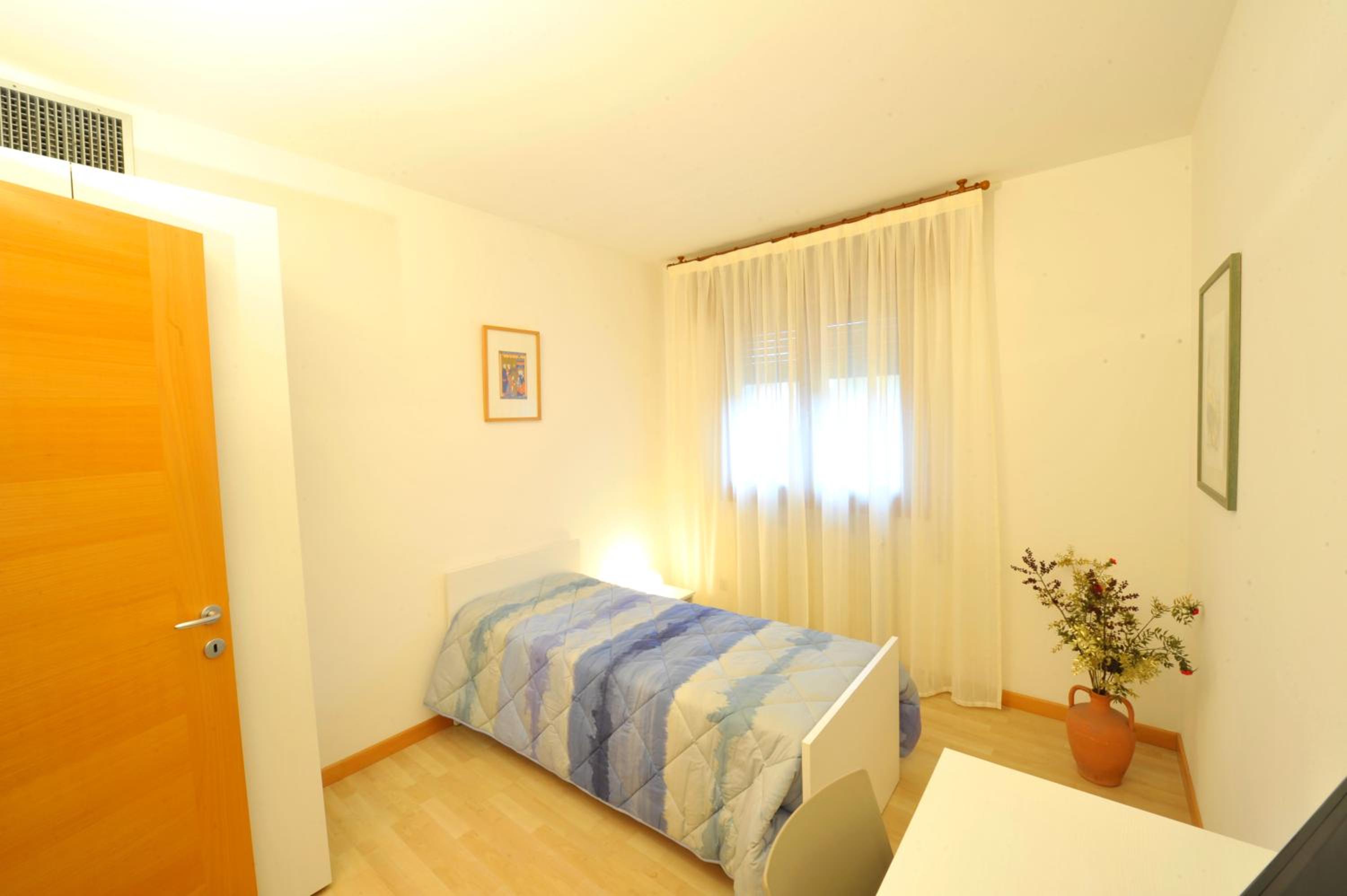 Single Room with Private External Bathroom photo 3