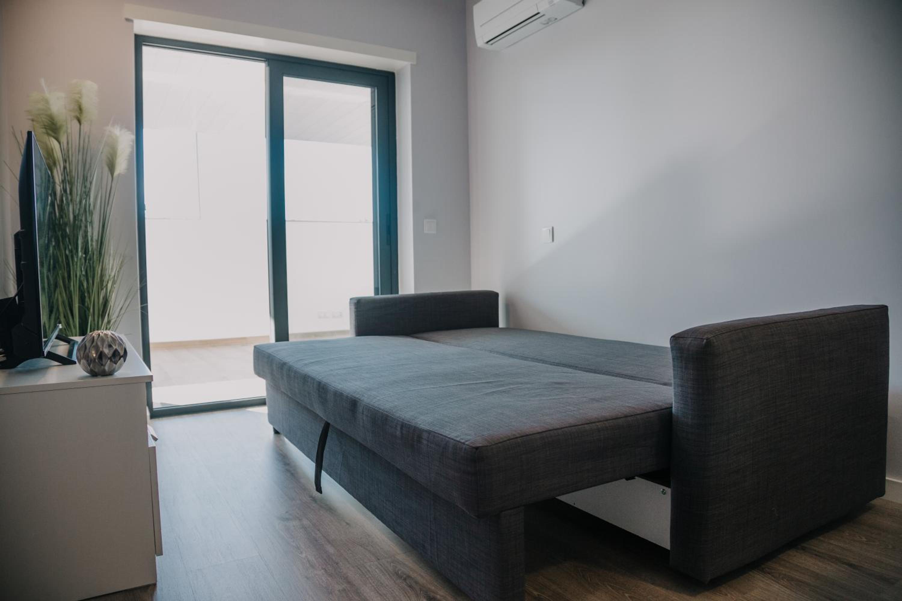 One-Bedroom Apartment photo 1