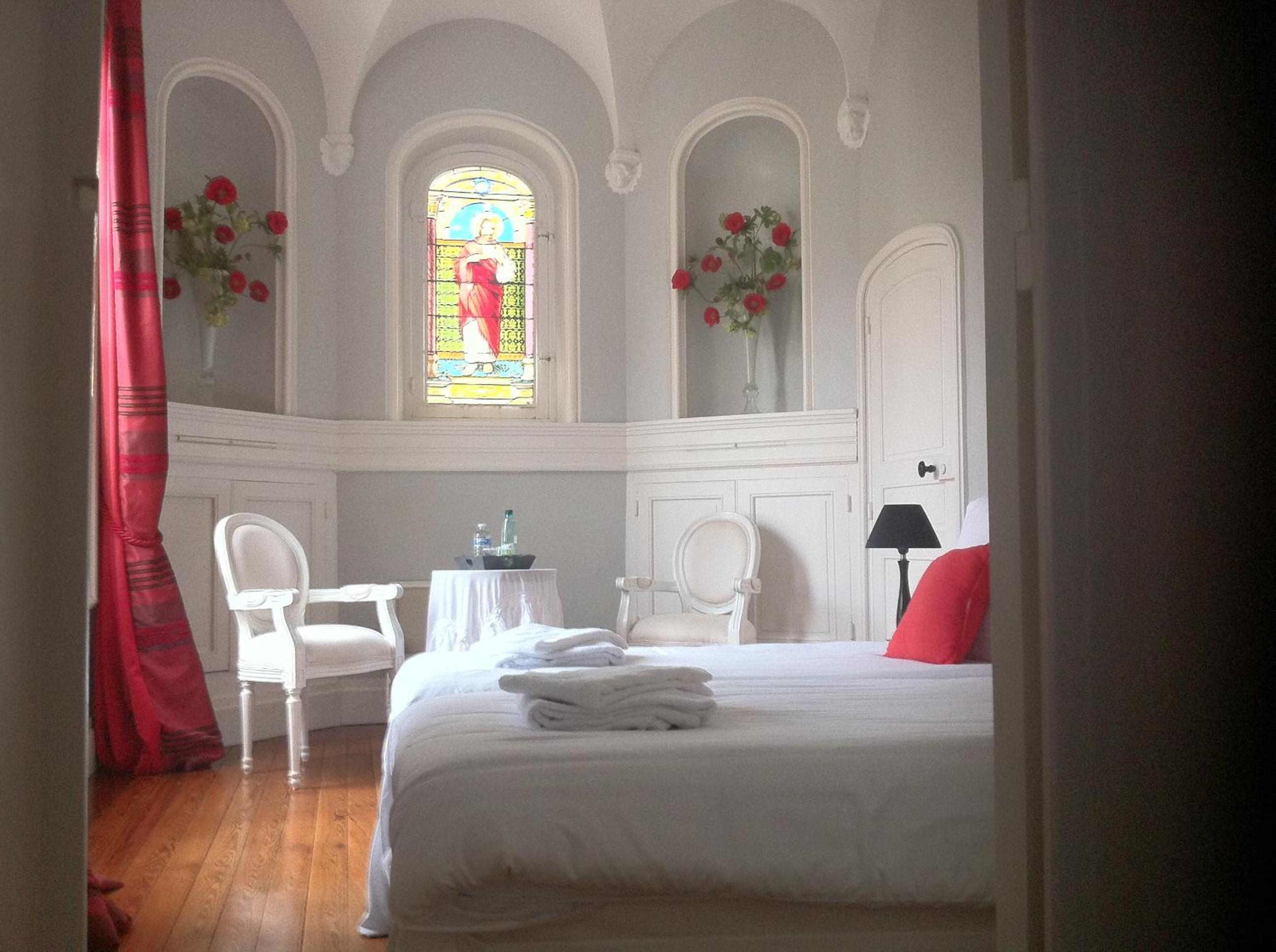 La Tourelle Family Room - Photo 6