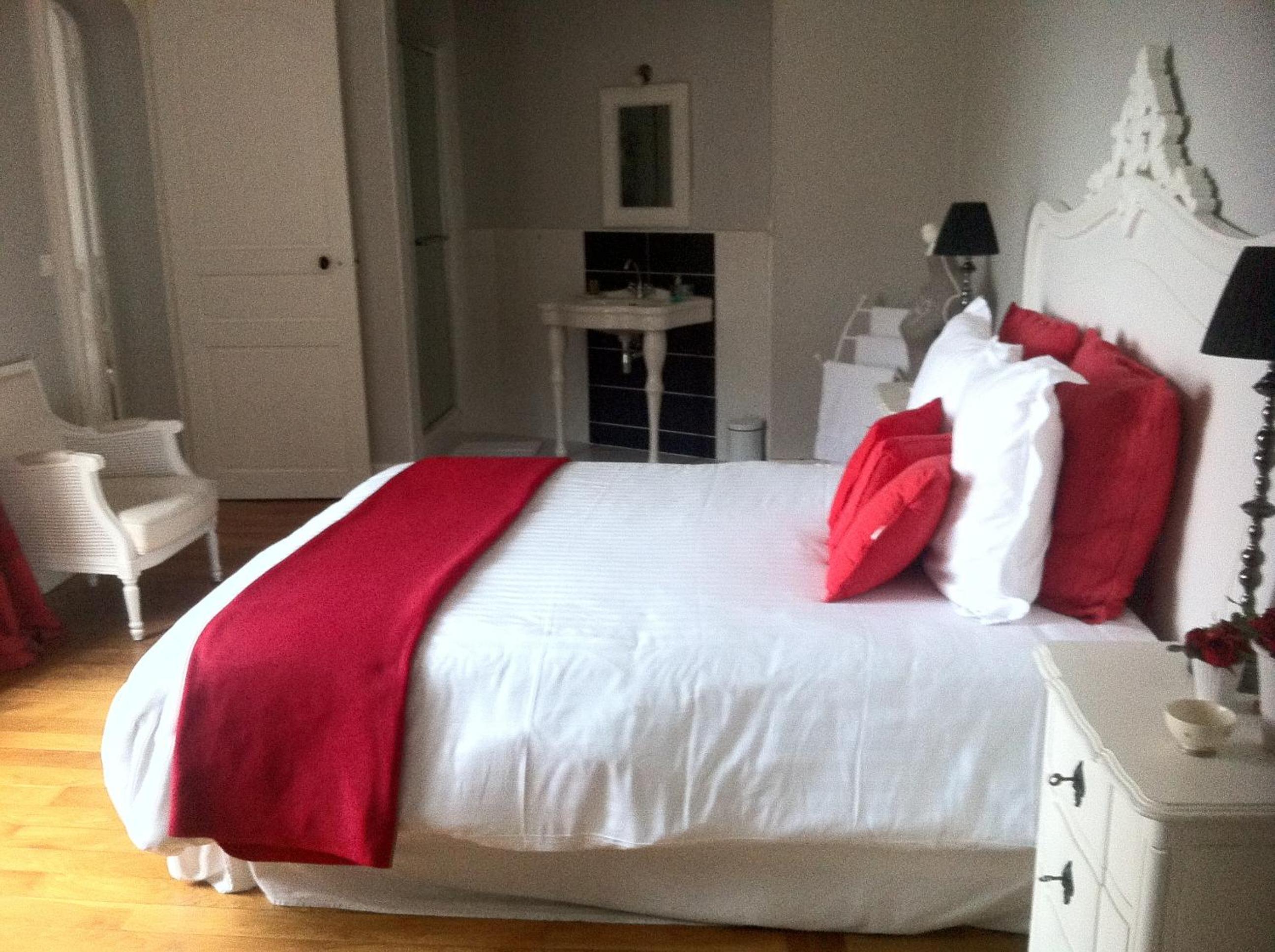 La Tourelle Family Room - Photo 4