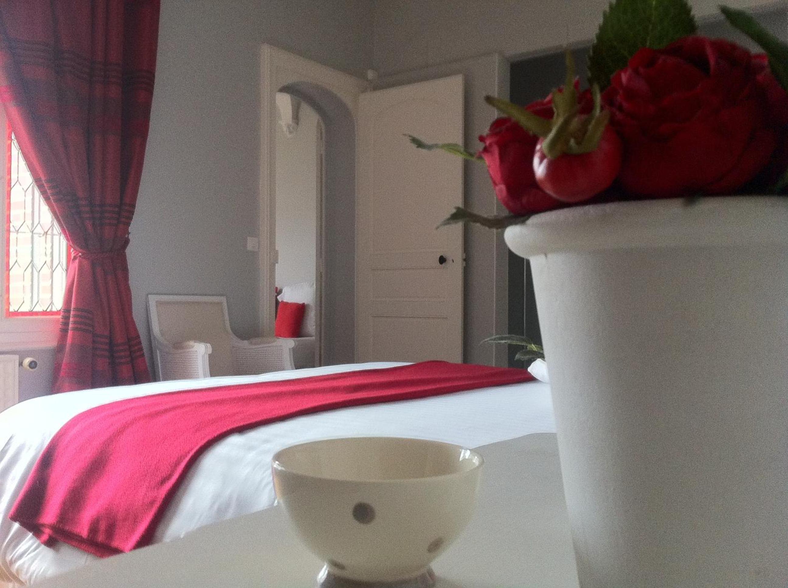 La Tourelle Family Room - Photo 5