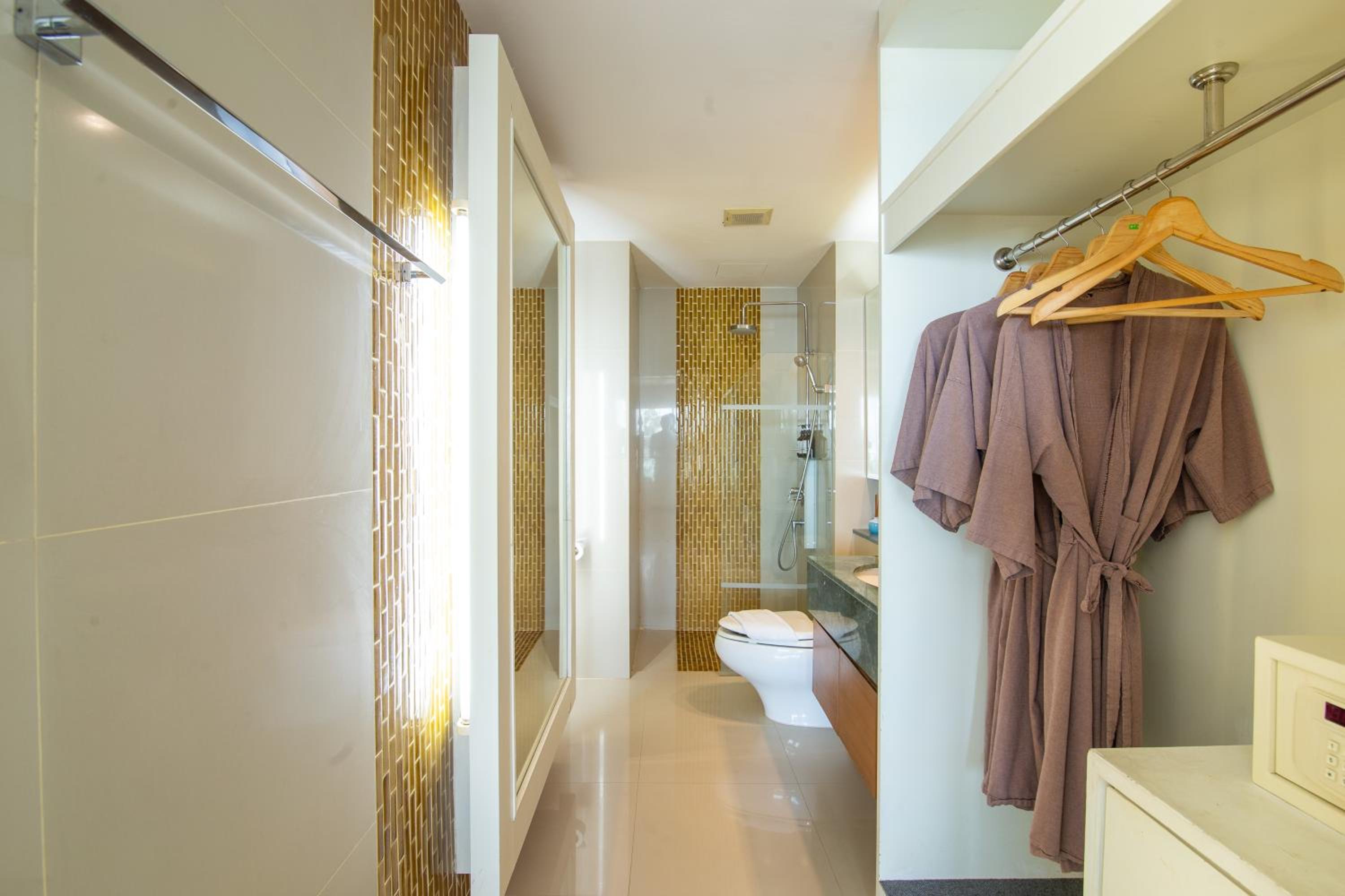Family Suite with Sea View - Photo 14