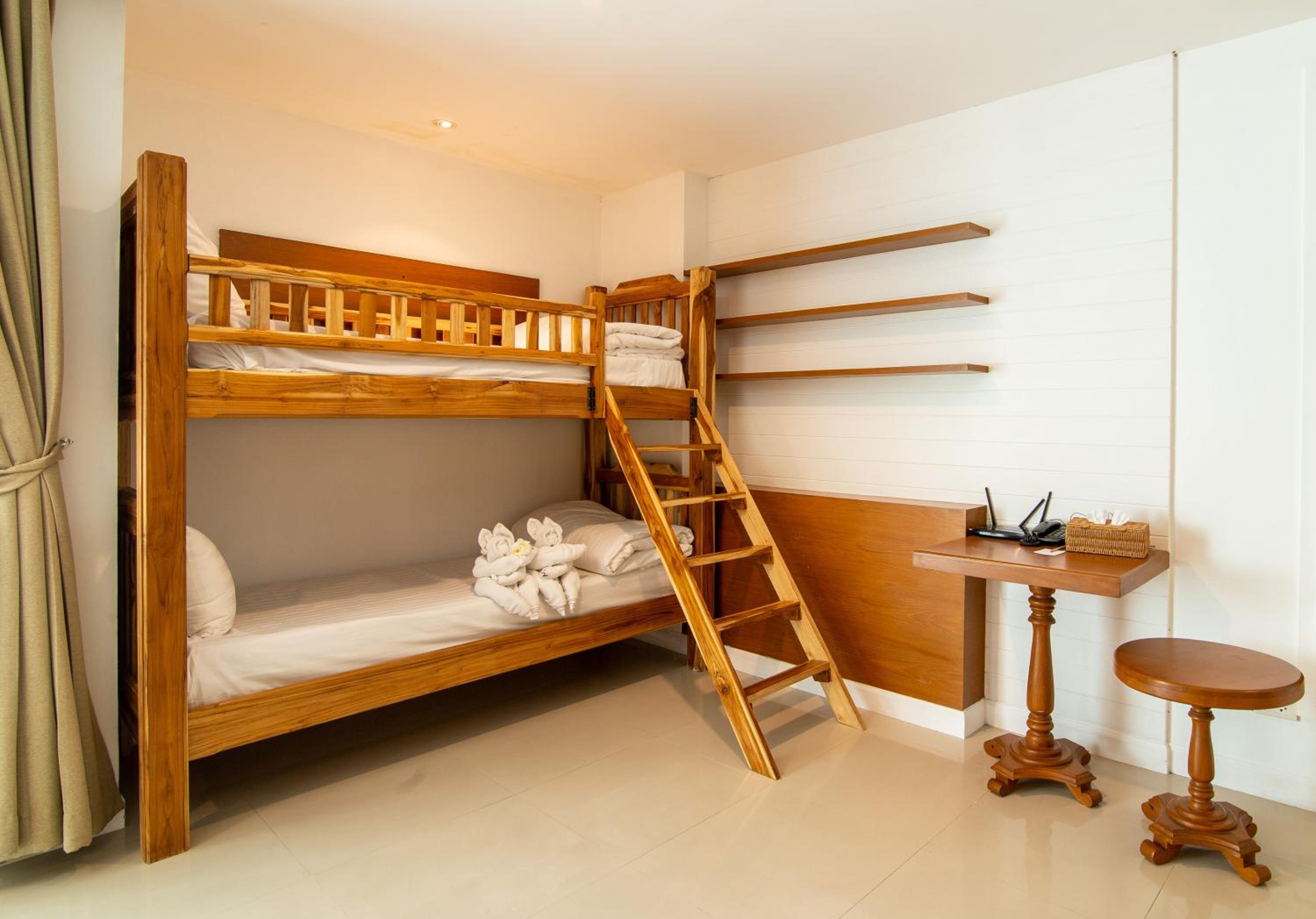 One Bedroom Family Suite  - Photo 9