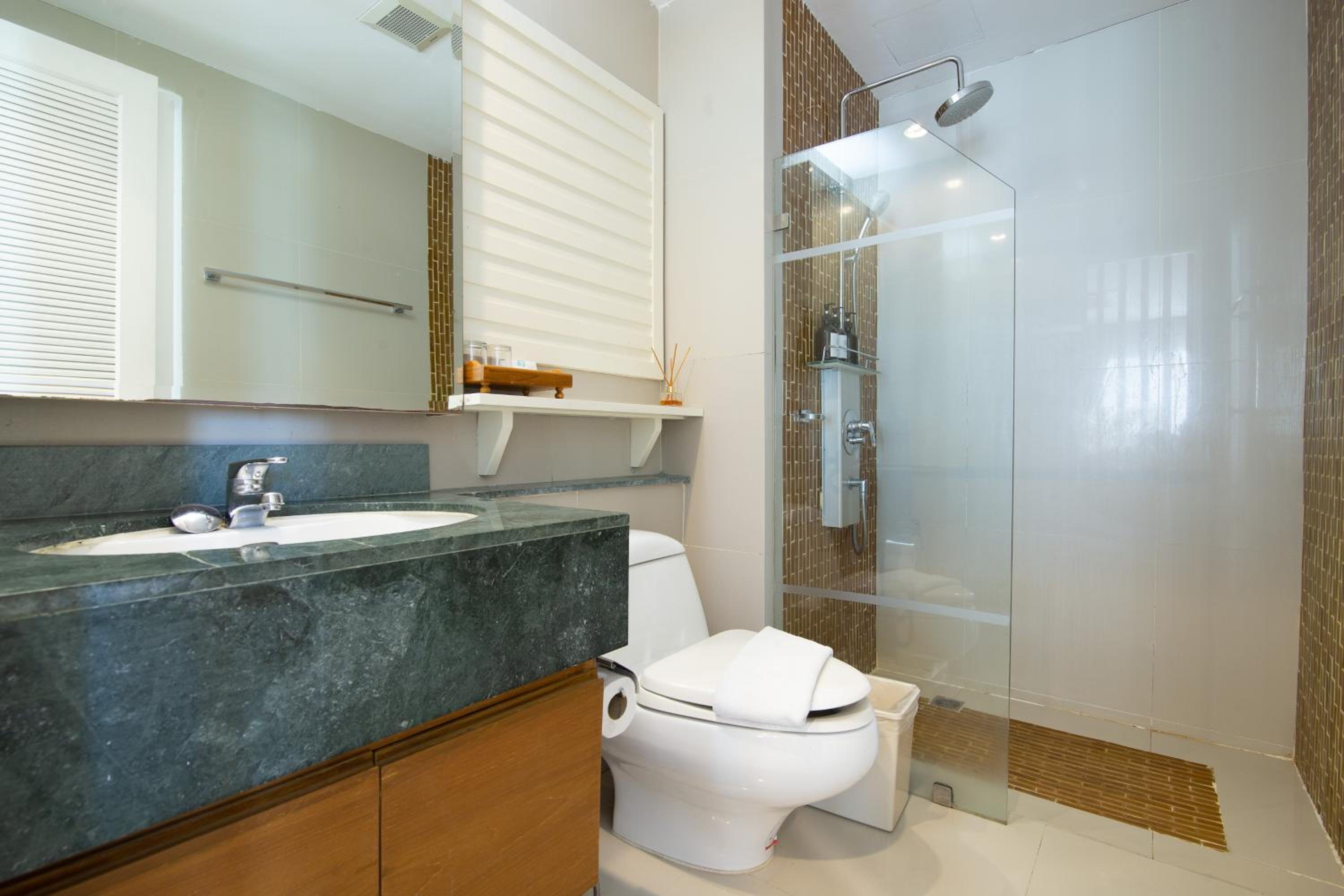 Family Suite with Sea View - Photo 13