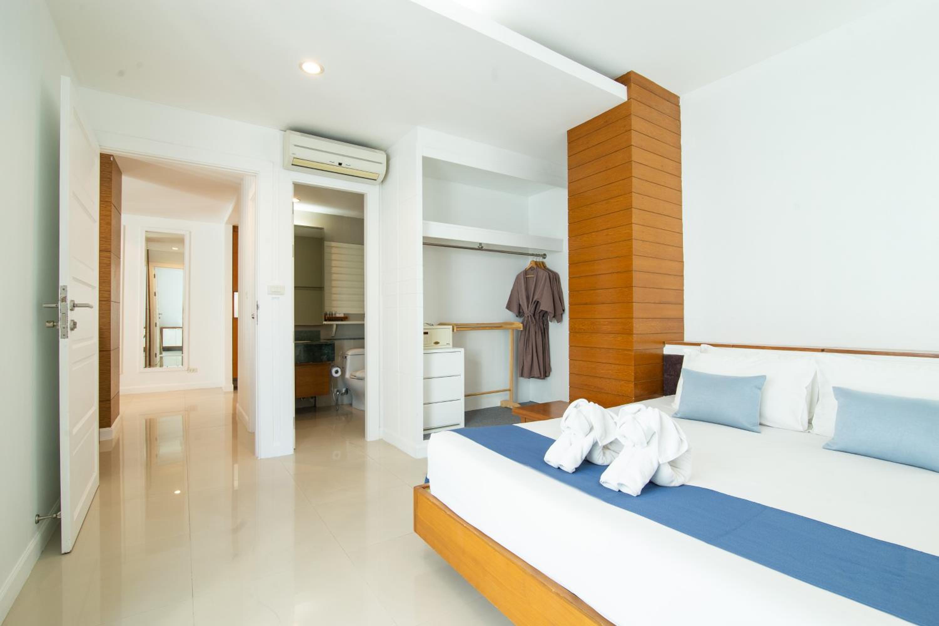 One Bedroom Family Suite  - Photo 5