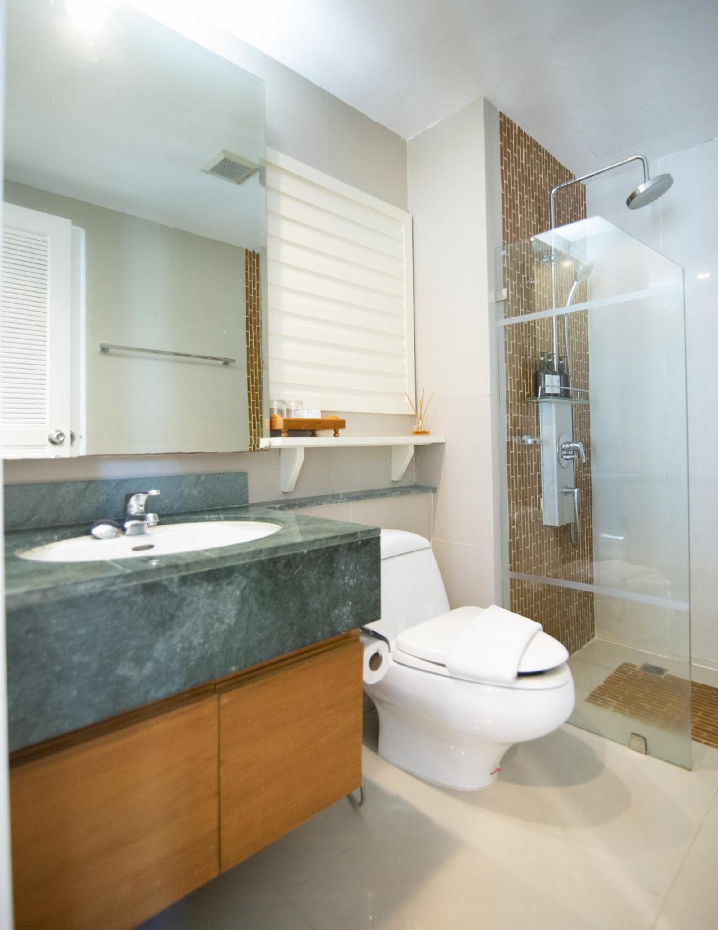 One Bedroom Family Suite  - Photo 4