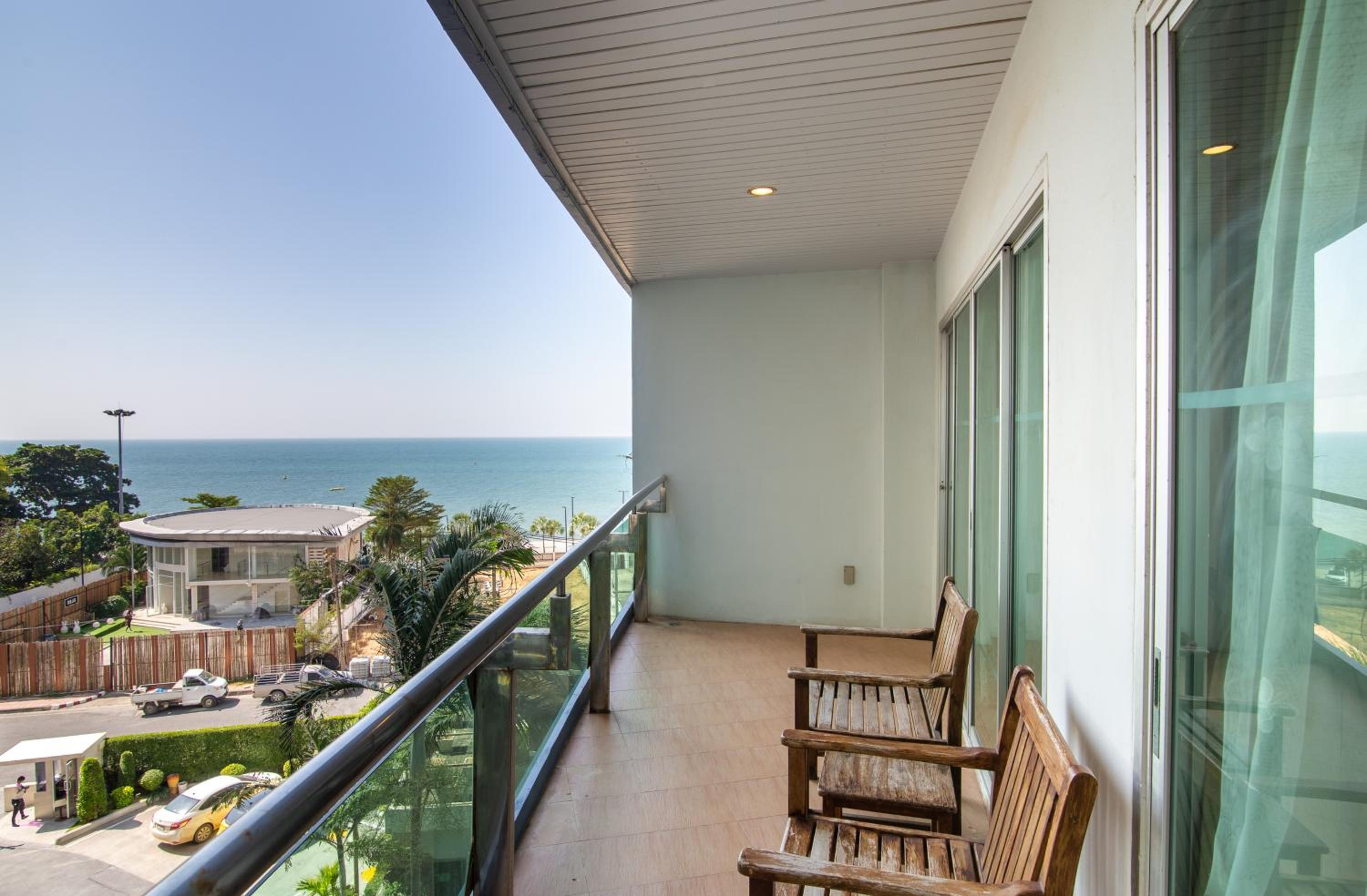 One Bedroom Suite Sea View - Photo 3