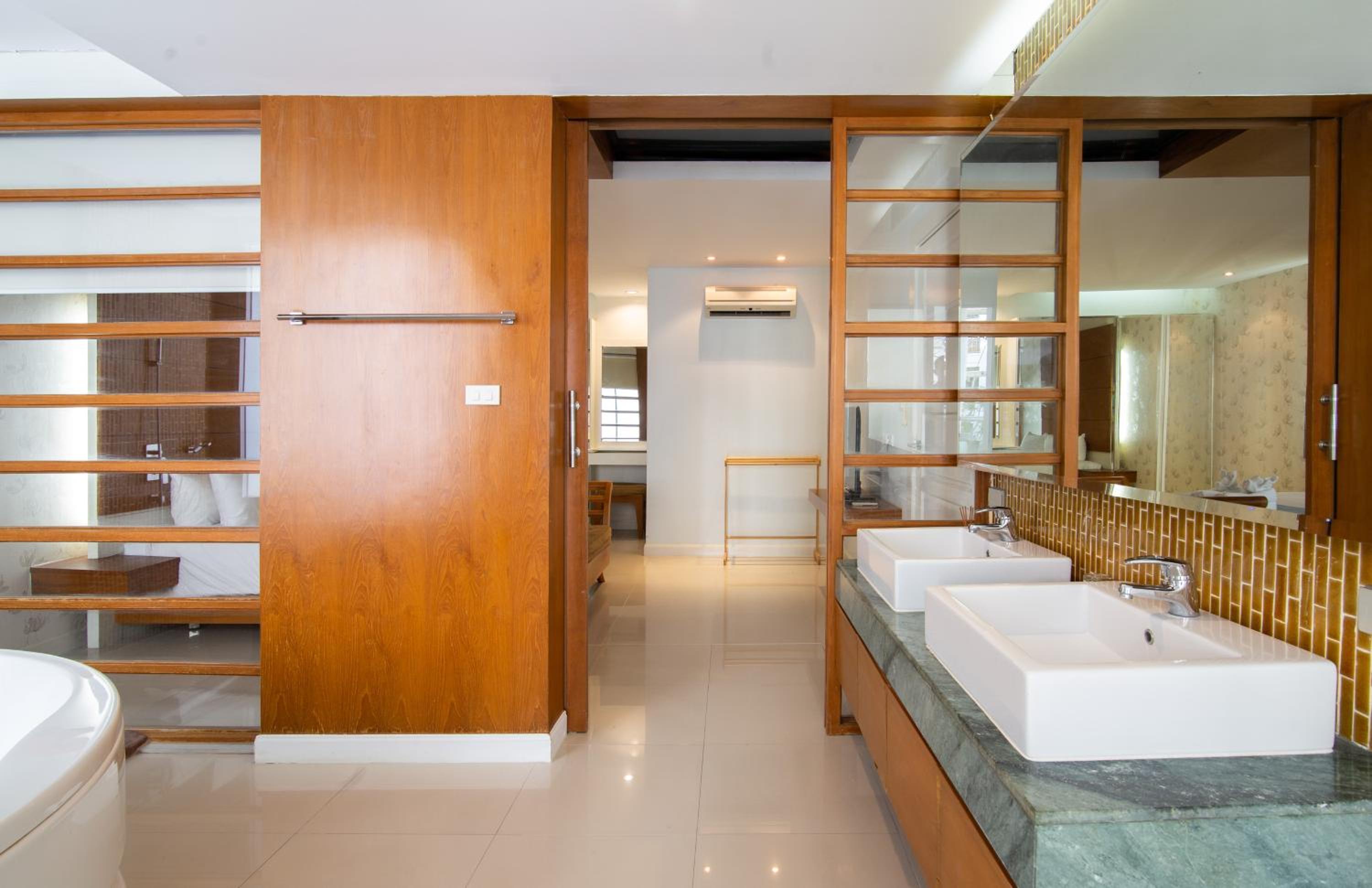 Two-Bedroom Suite Sea View photo 3