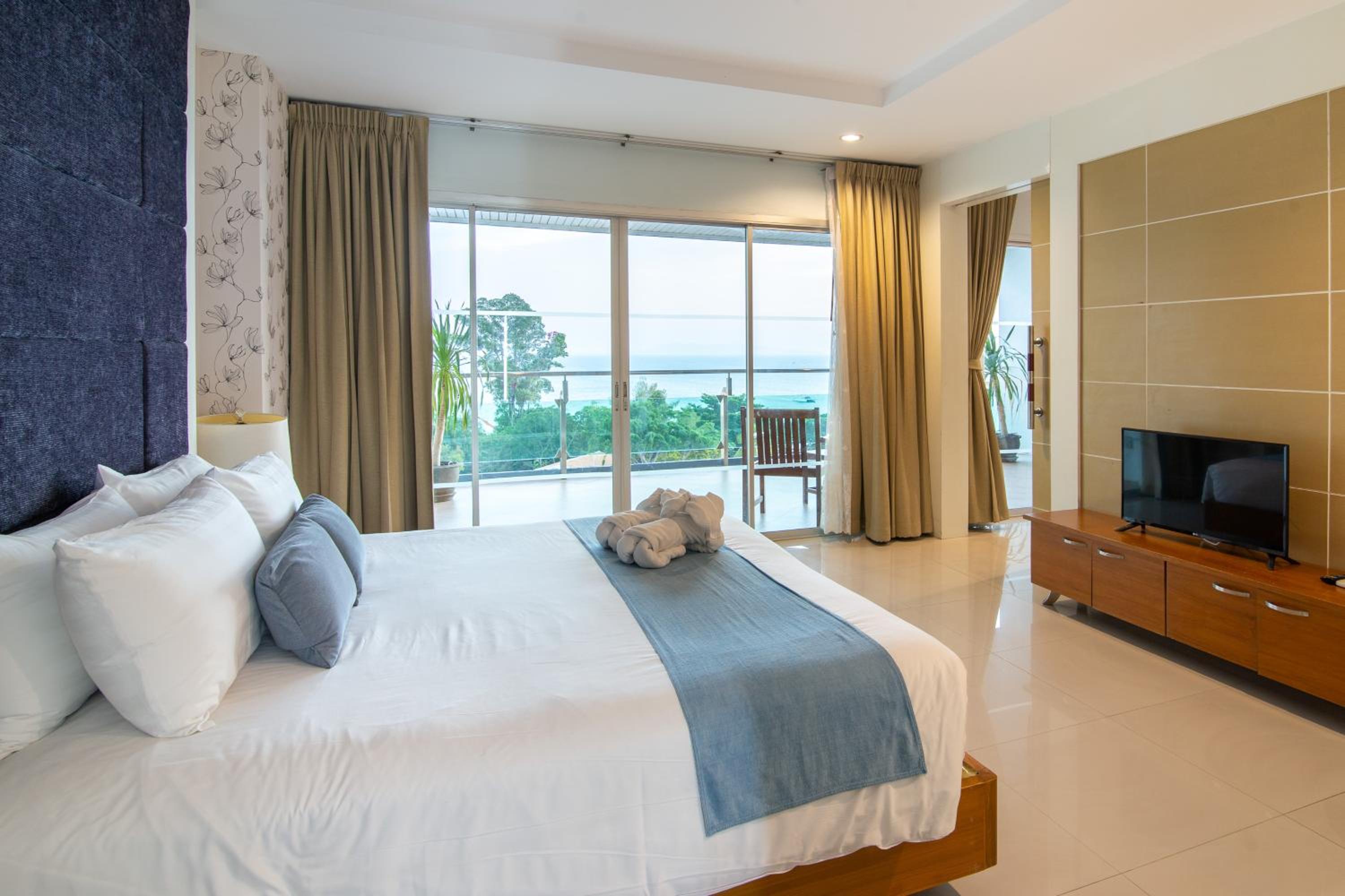 Family Suite with Sea View - Photo 5