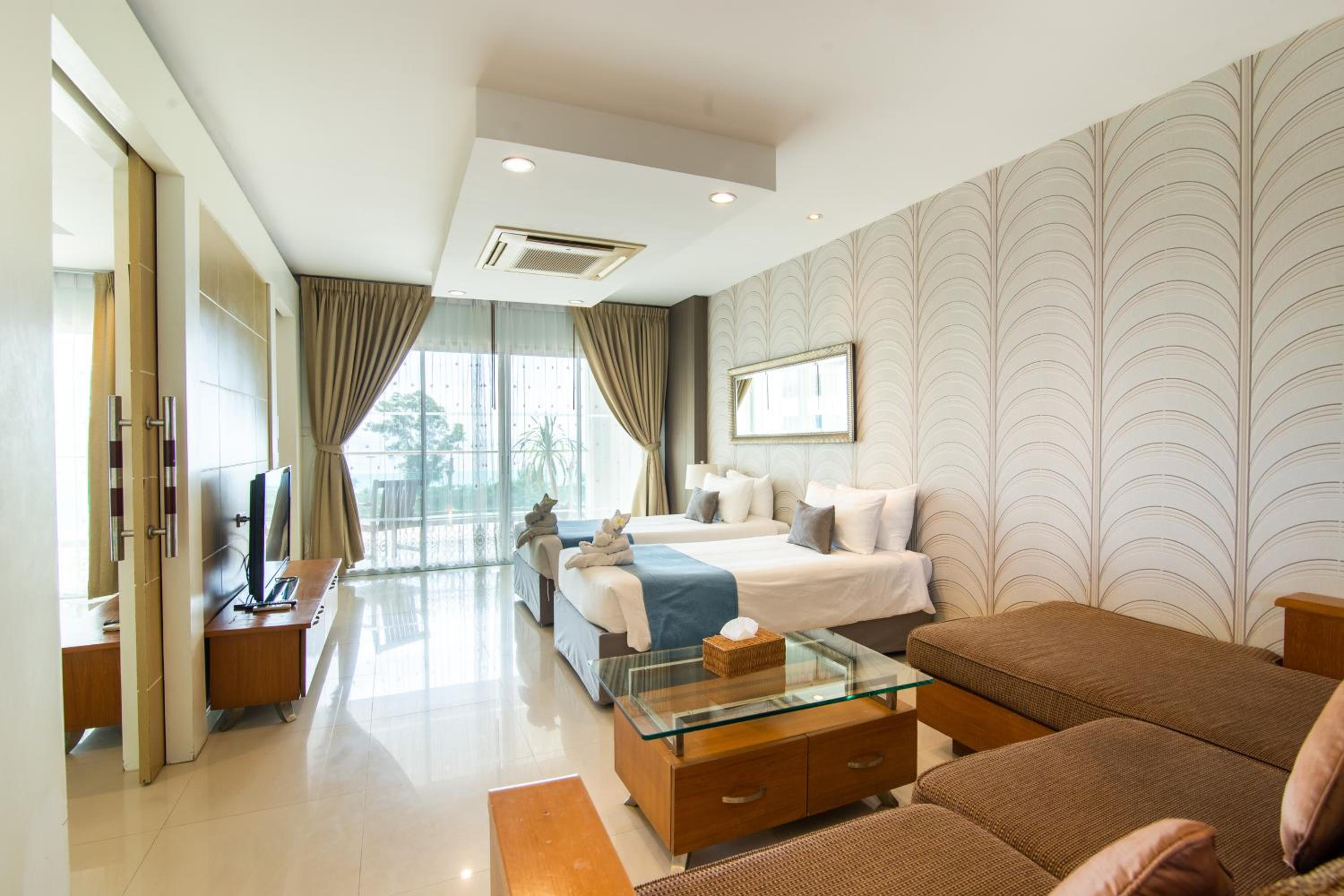 Family Suite with Sea View - Photo 9
