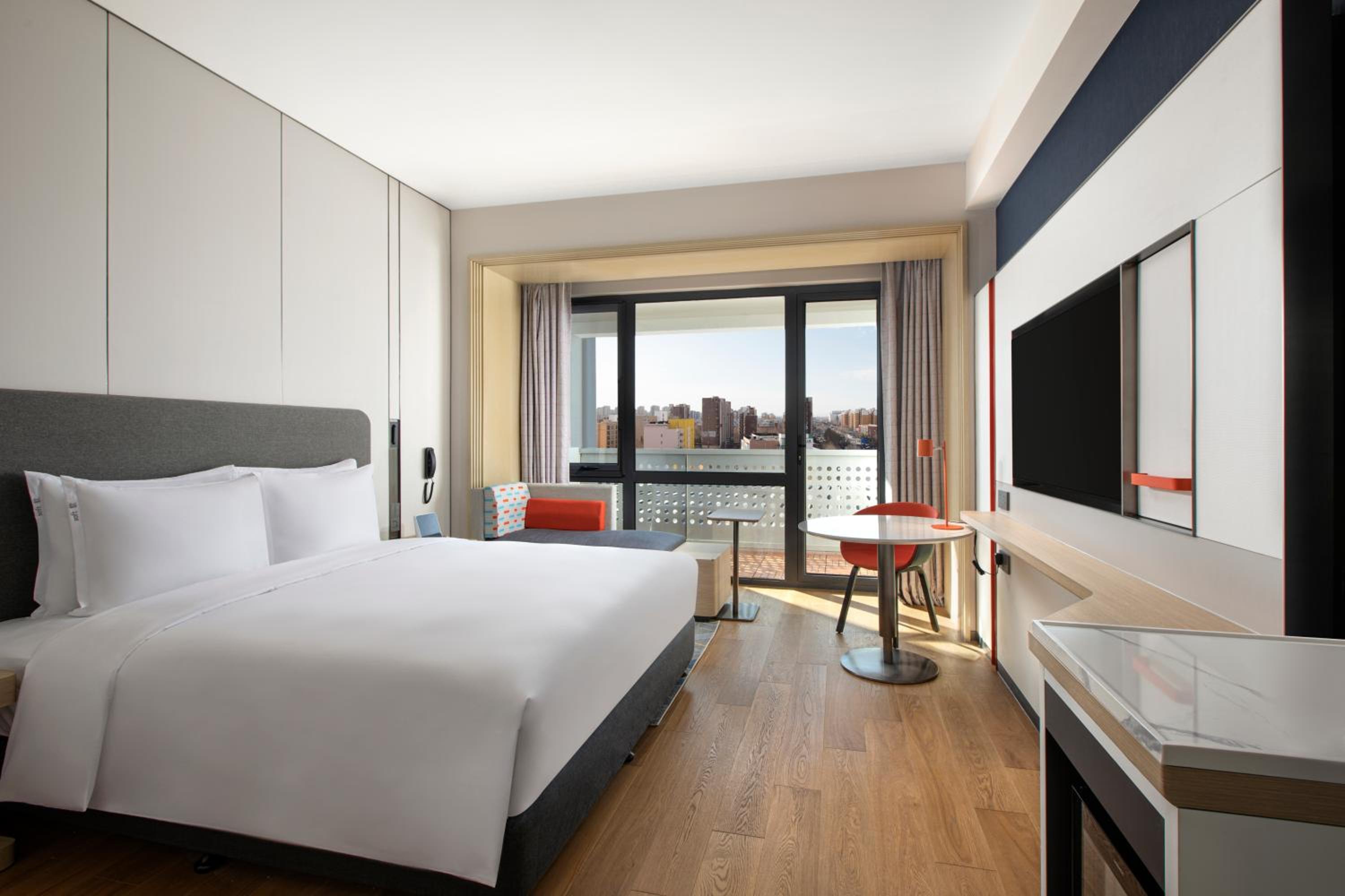 Standard King Room with Balcony - Photo 1