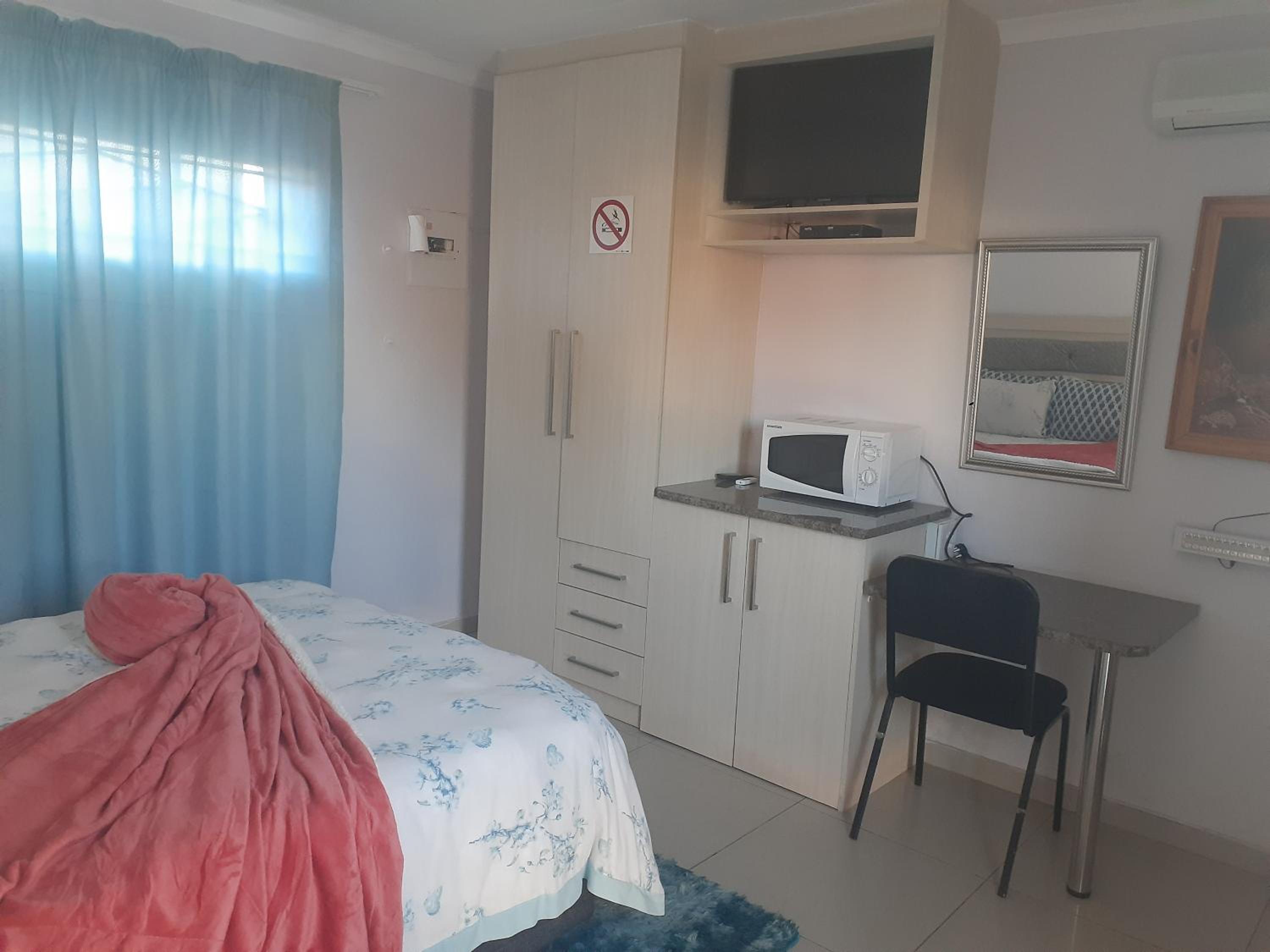Deluxe Double Room (2 Adults + 1 Child) photo 3