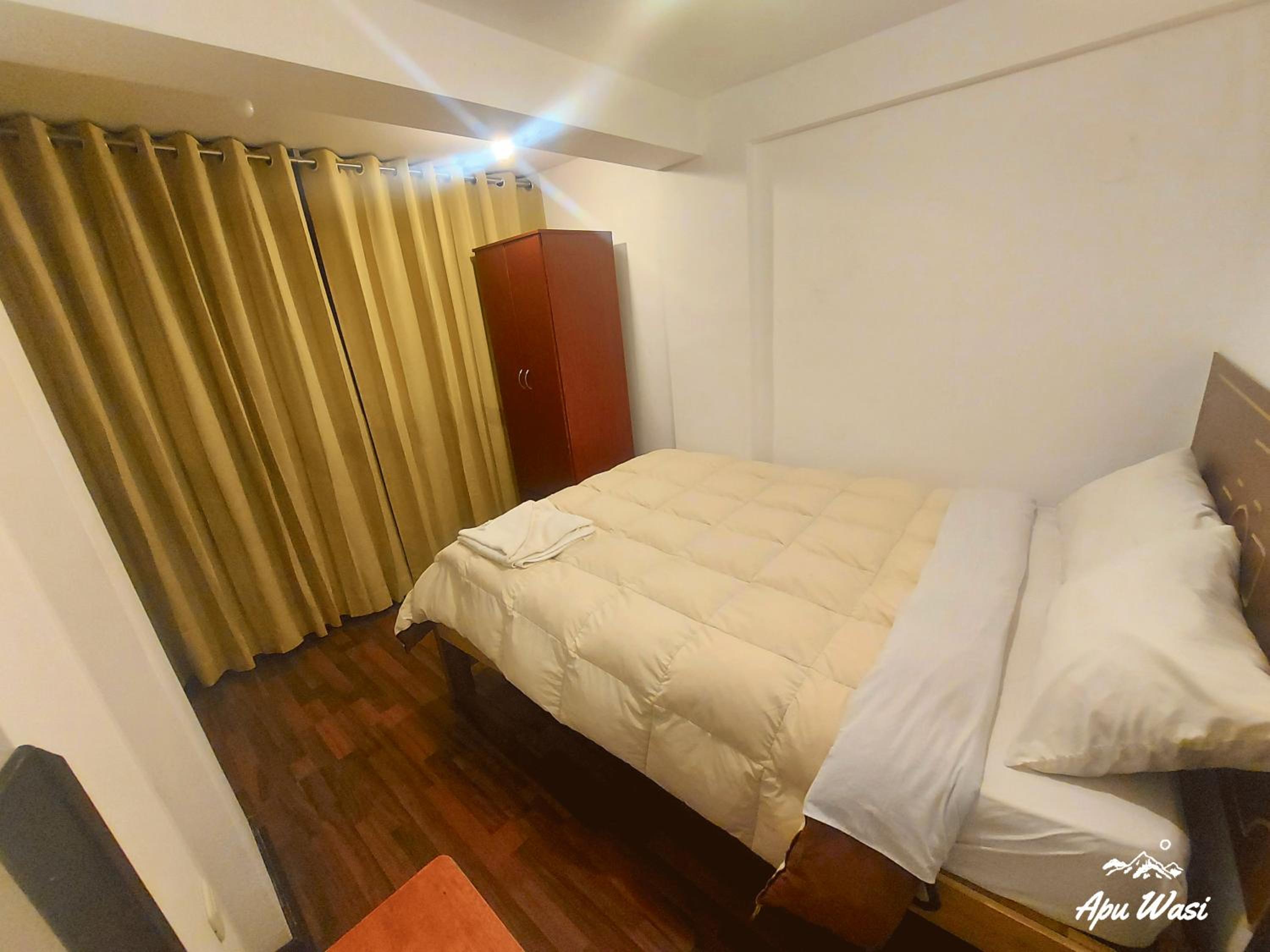 Queen Room photo 2