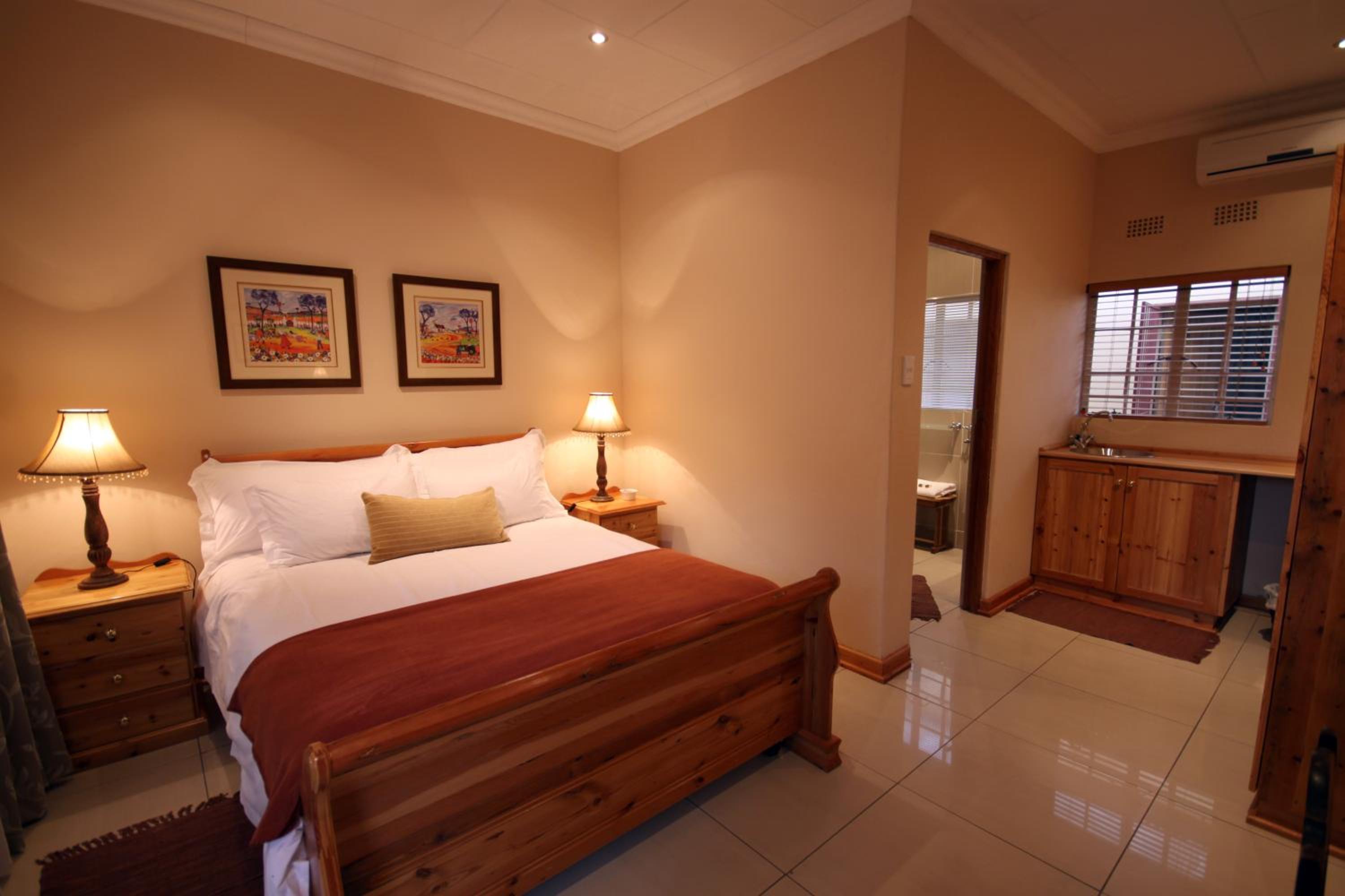 Budget Double Room - Photo 5
