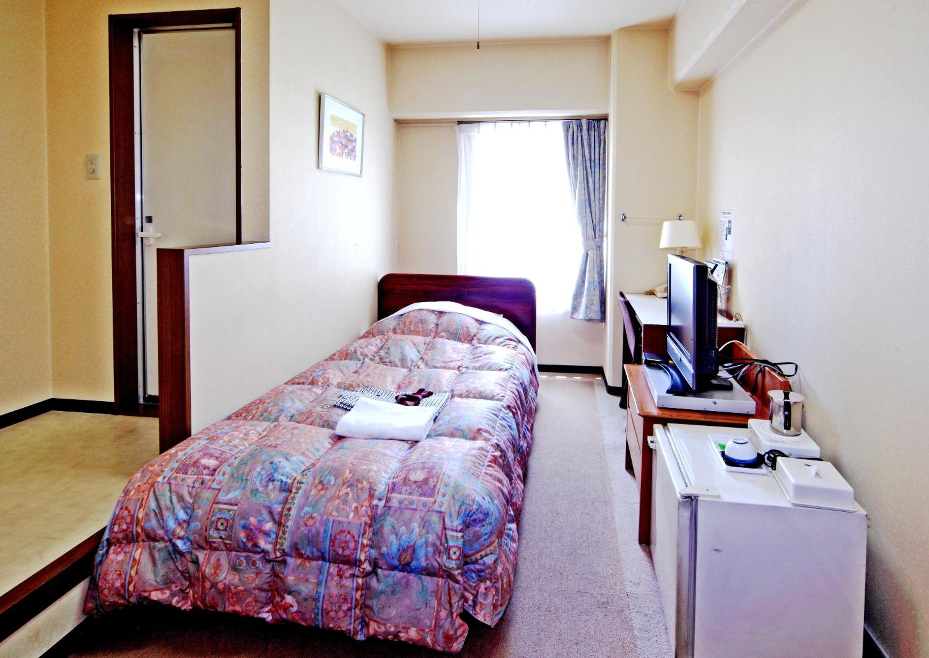 Single Room - Smoking photo 1