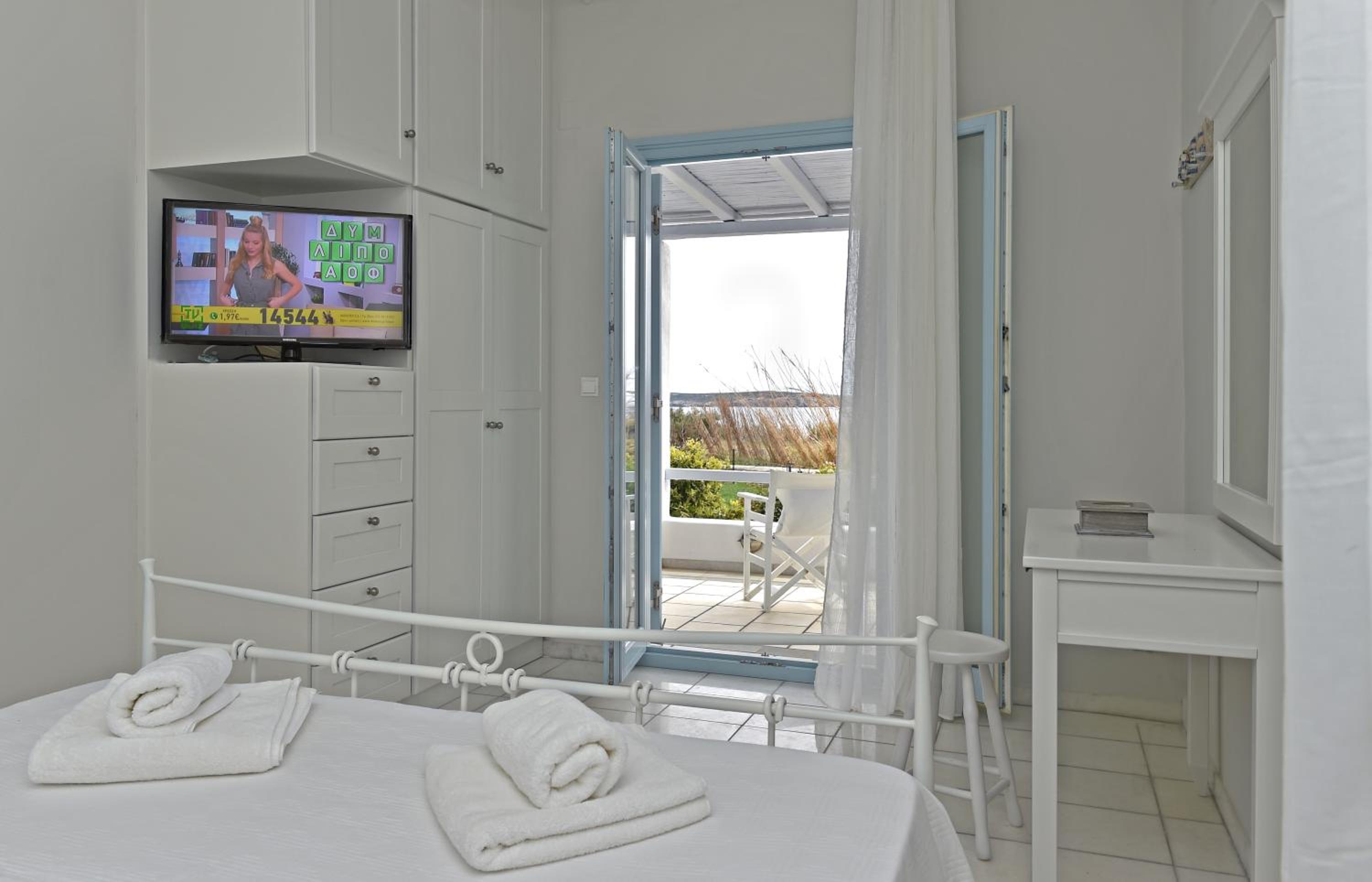 One-Bedroom Apartment with Sea View - Ground Floor