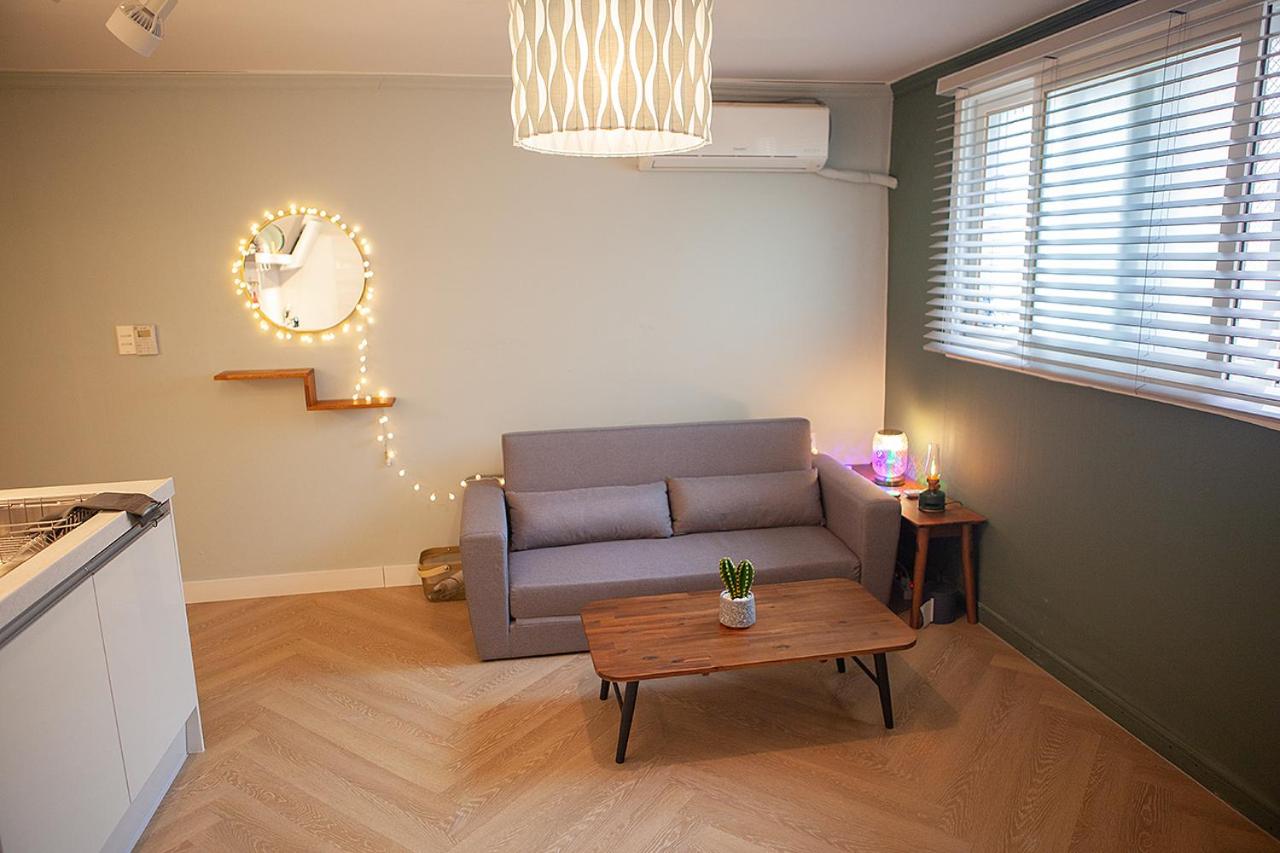 Double Room with Private Bathroom - Photo 2