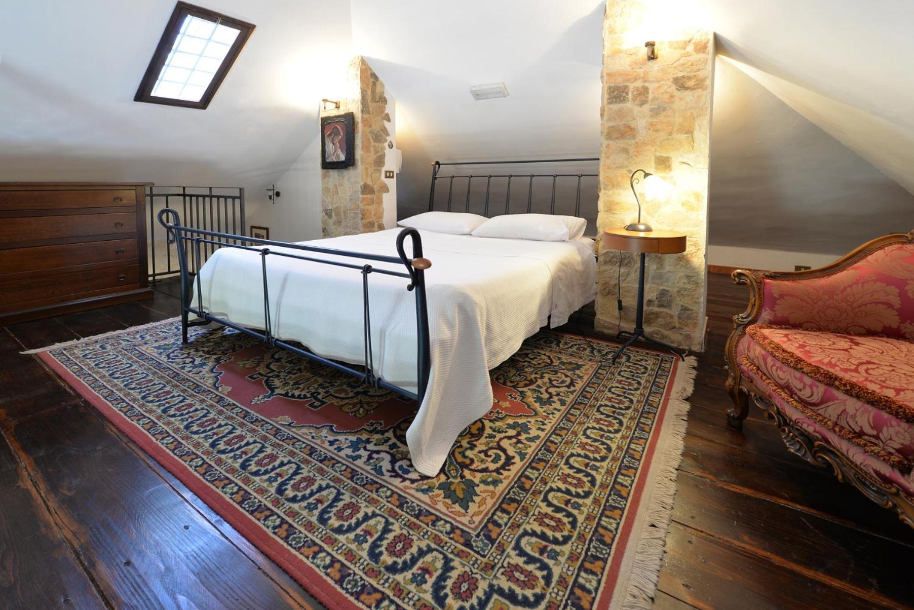 Large Double Room photo 1