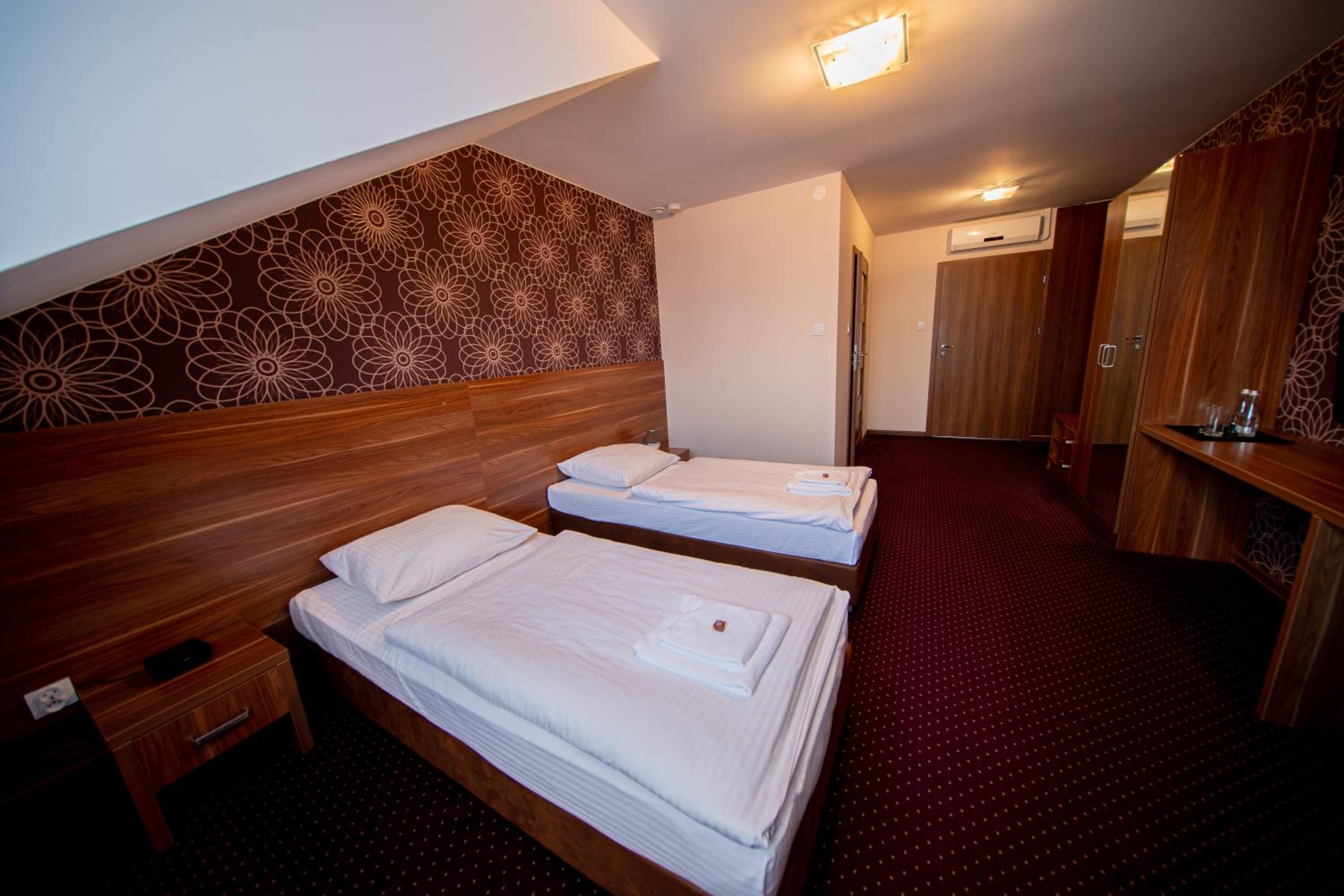 Deluxe Double or Twin Room - Photo 4