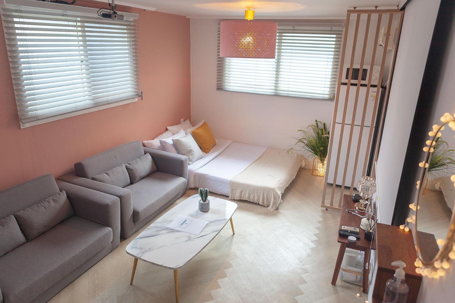 One-Bedroom Apartment - Non-Smoking